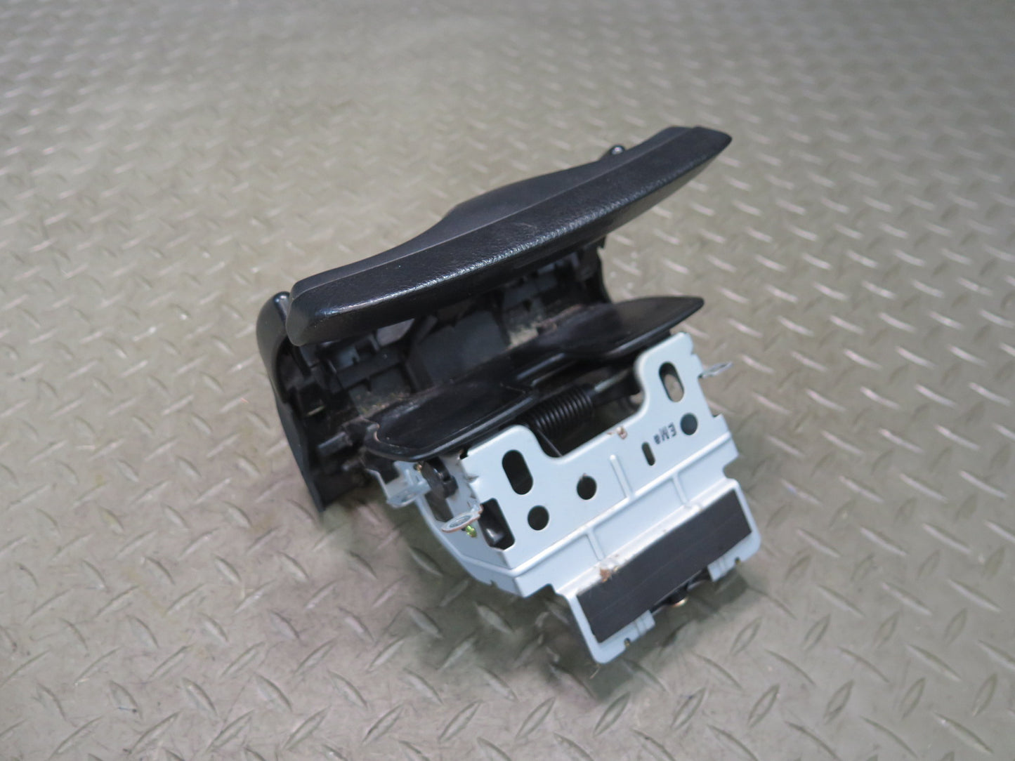 01-06 Lexus UCF30L LS430 Front Center Console CUP Holder Assembly OEM