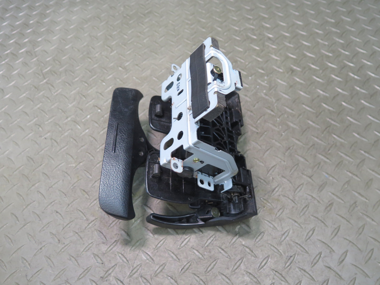 01-06 Lexus UCF30L LS430 Front Center Console CUP Holder Assembly OEM