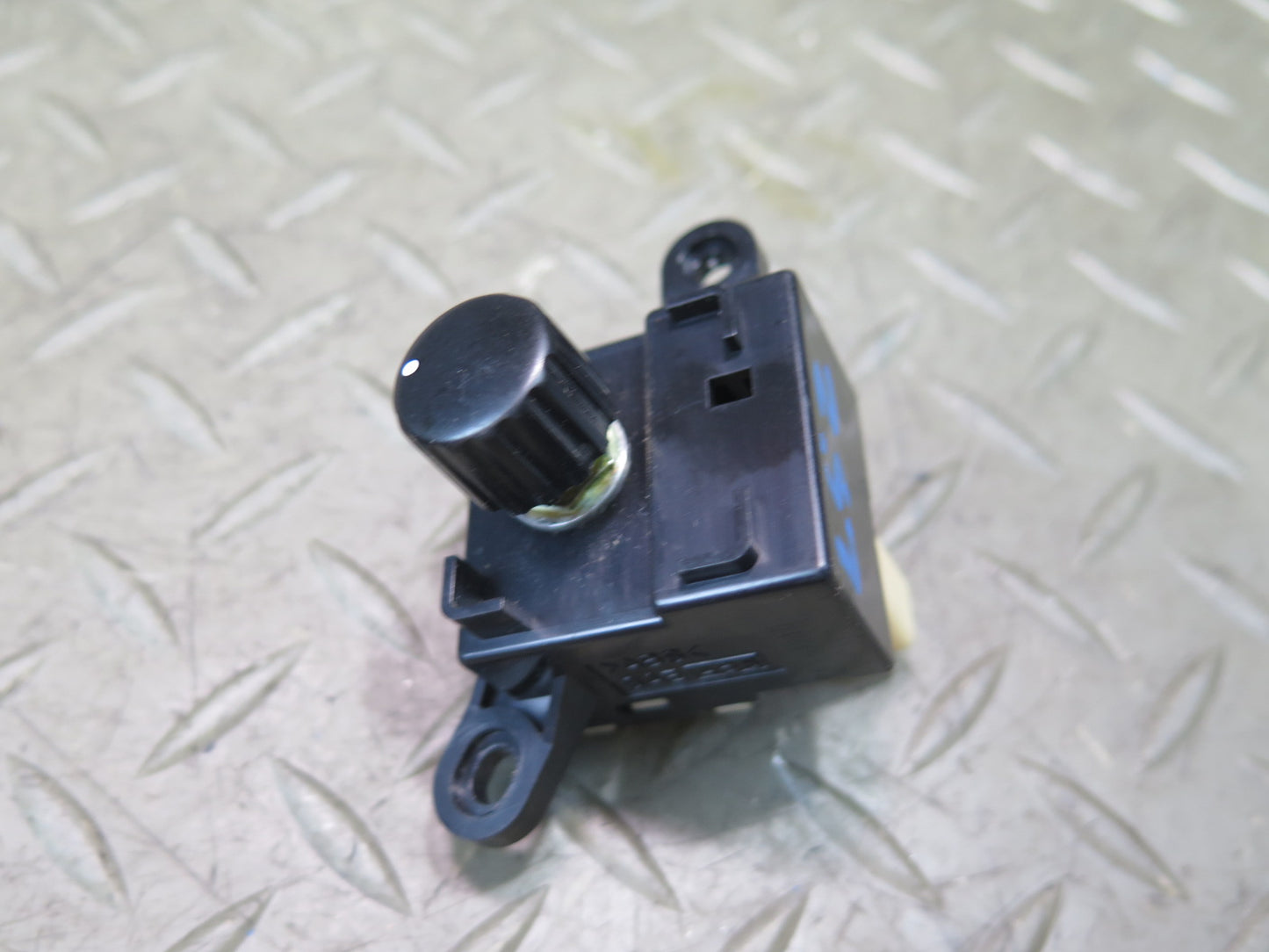 01-06 Lexus UCF30L LS430 Wireless Door Lock Buzzer Controller Switch OEM