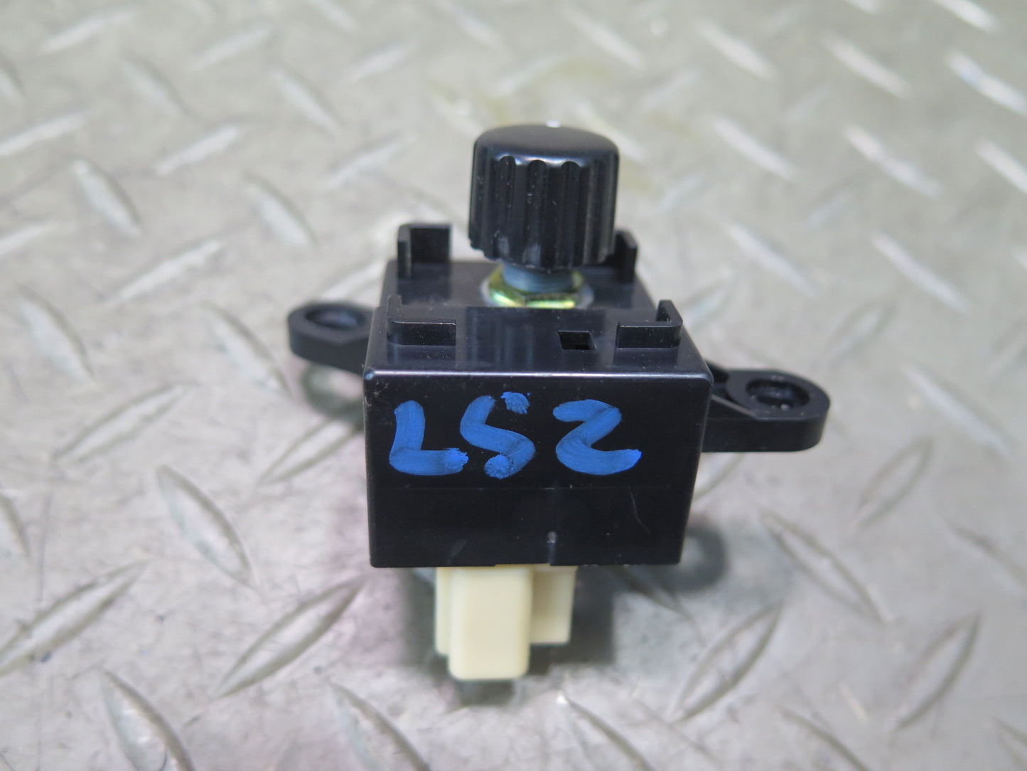 01-06 Lexus UCF30L LS430 Wireless Door Lock Buzzer Controller Switch OEM