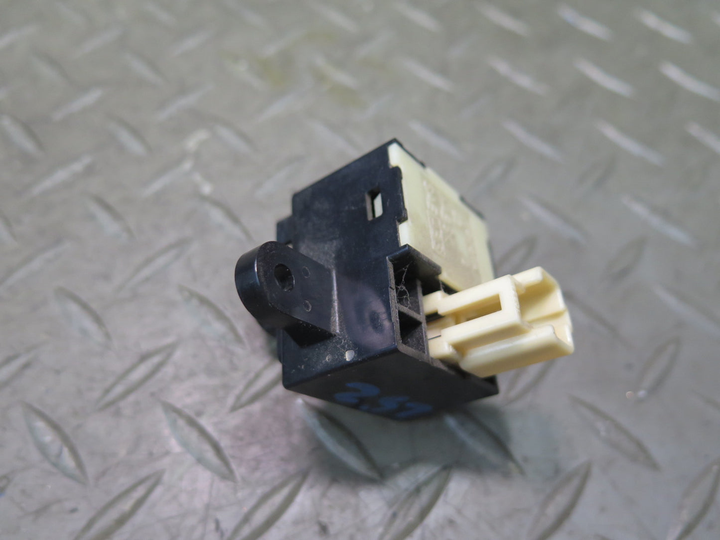 01-06 Lexus UCF30L LS430 Wireless Door Lock Buzzer Controller Switch OEM