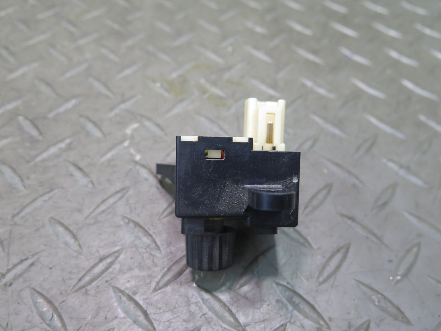 01-06 Lexus UCF30L LS430 Wireless Door Lock Buzzer Controller Switch OEM