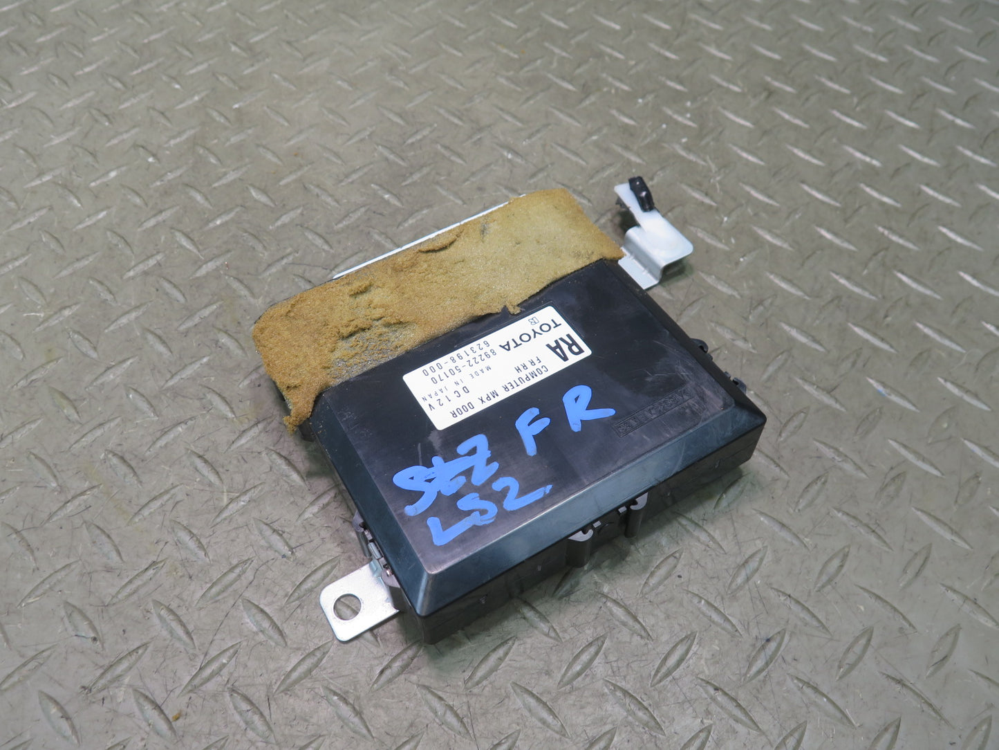 01-03 Lexus UCF30L LS430 Front Right Door Control Module 89222-50170 OEM