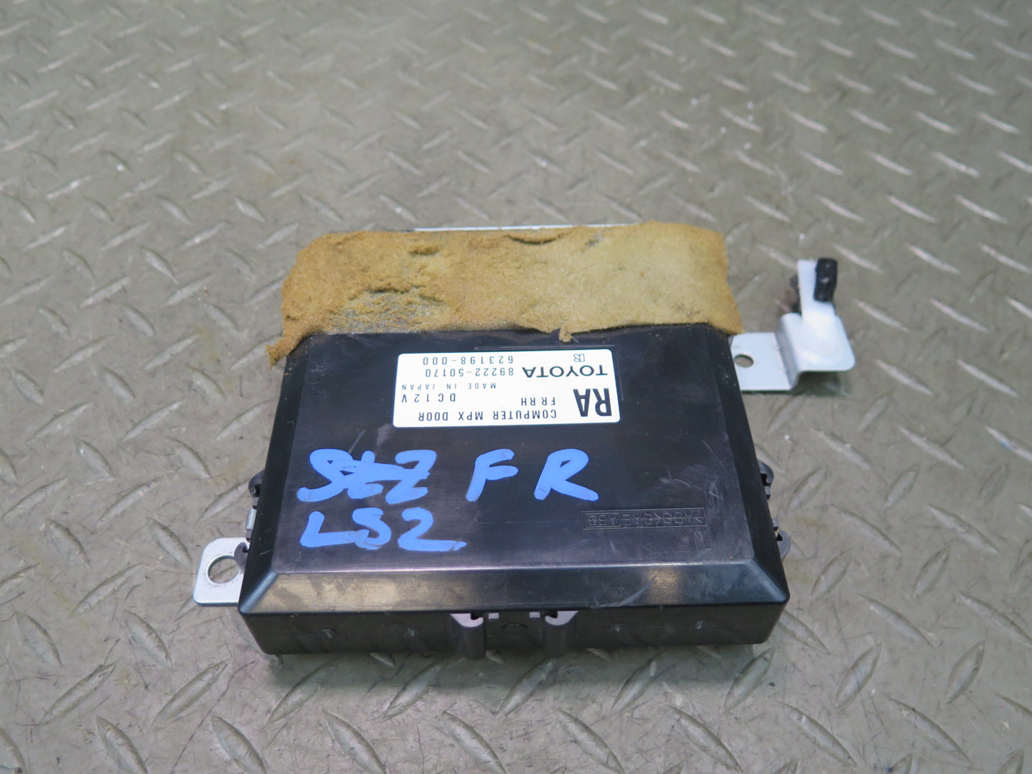 01-03 Lexus UCF30L LS430 Front Right Door Control Module 89222-50170 OEM