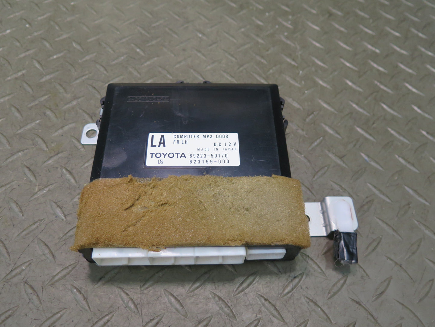 01-03 Lexus UCF30L LS430 Front Left Door Control Module 89223-50170 OEM