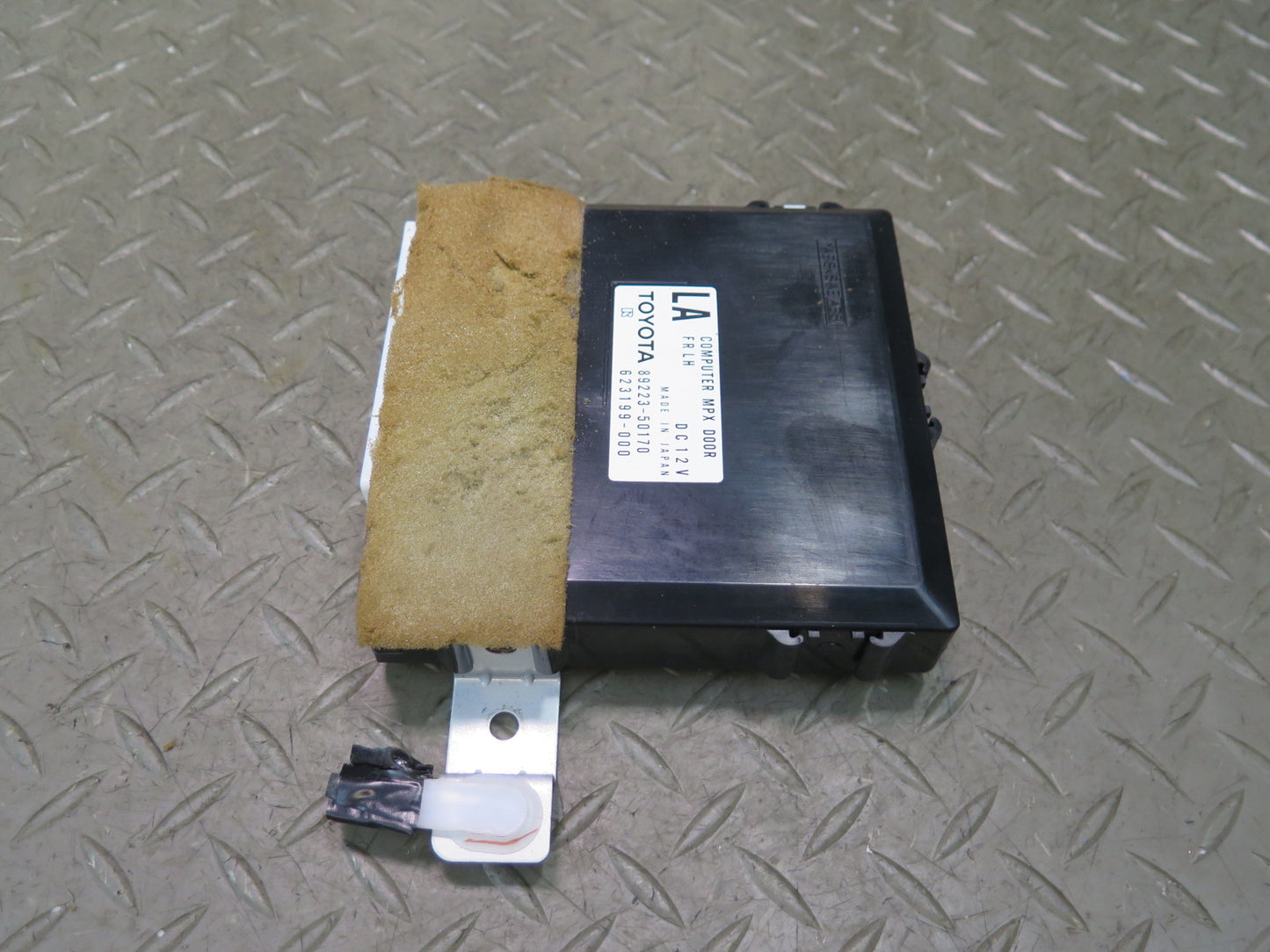 01-03 Lexus UCF30L LS430 Front Left Door Control Module 89223-50170 OEM