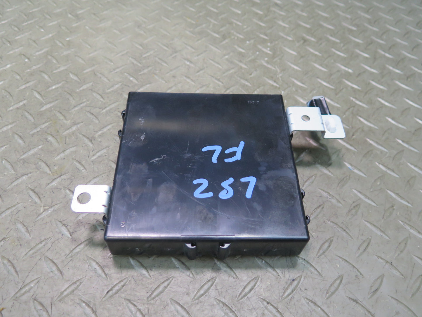 01-03 Lexus UCF30L LS430 Front Left Door Control Module 89223-50170 OEM