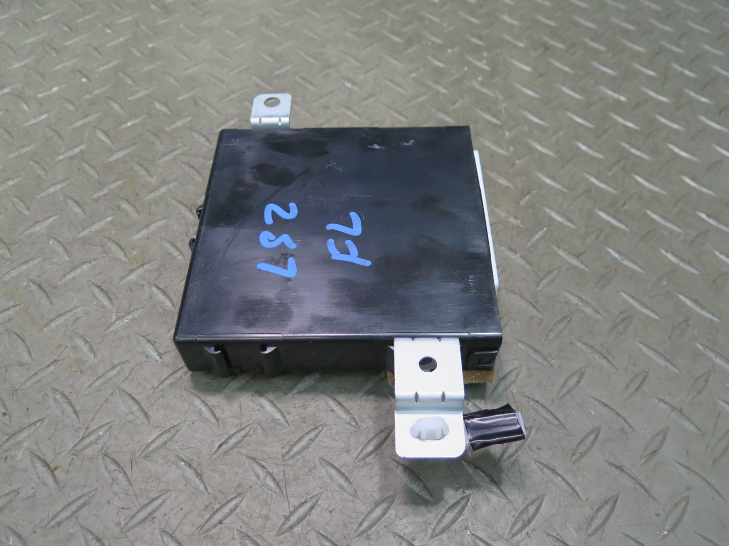 01-03 Lexus UCF30L LS430 Front Left Door Control Module 89223-50170 OEM