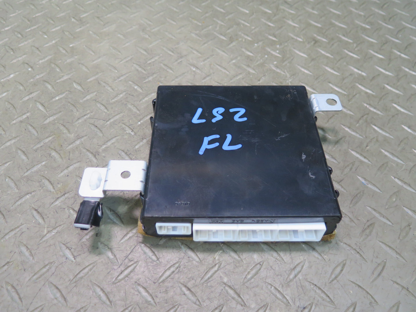 01-03 Lexus UCF30L LS430 Front Left Door Control Module 89223-50170 OEM