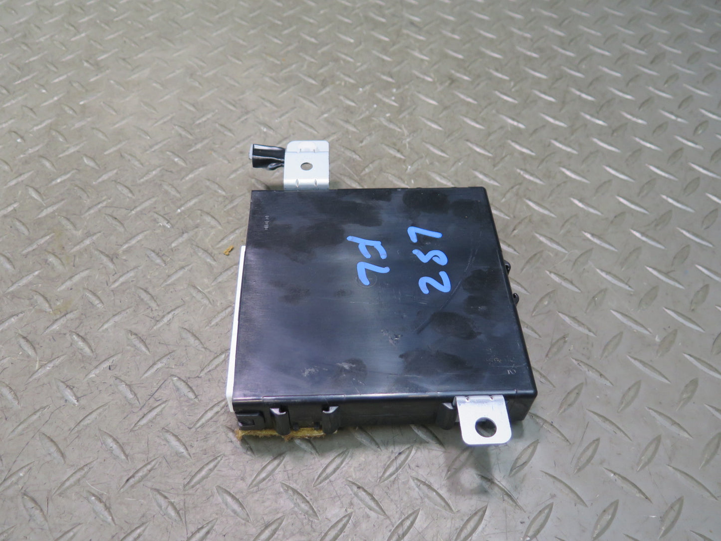 01-03 Lexus UCF30L LS430 Front Left Door Control Module 89223-50170 OEM