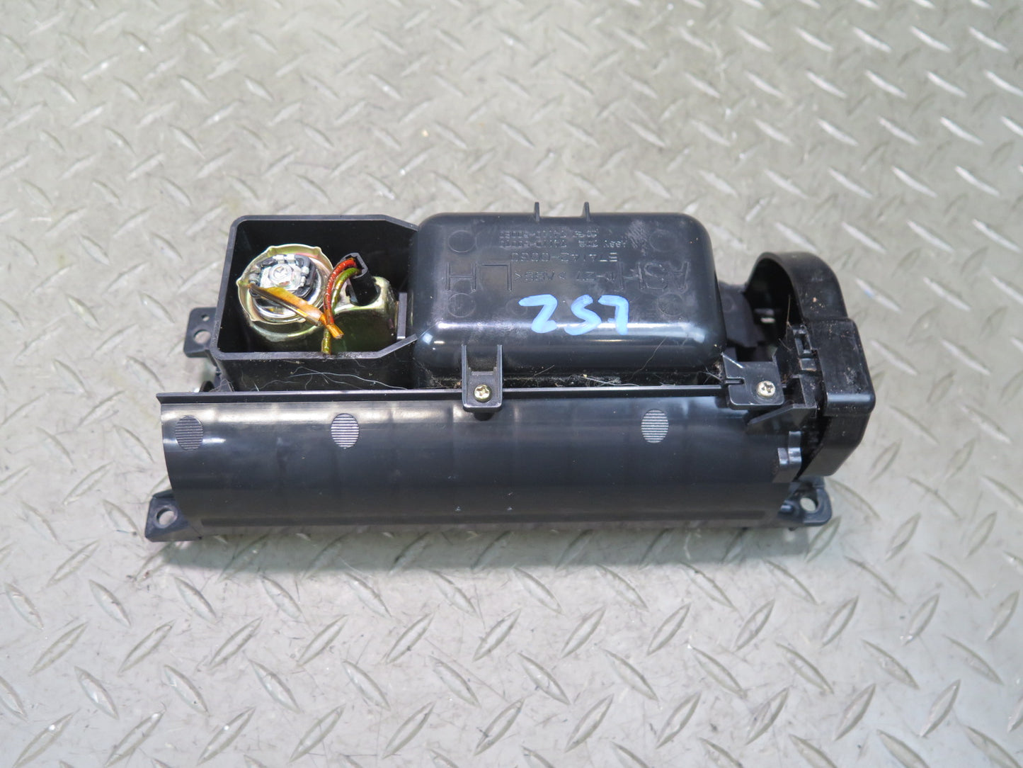 01-06 Lexus UCF30L LS430 Center Console Ashtray w Lighter 74110-50070 OEM