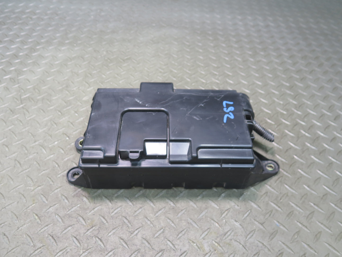 01-03 Lexus LS430 UCF30L Rear Trunk Junction Fuse Relay Box 82670-50072 OEM