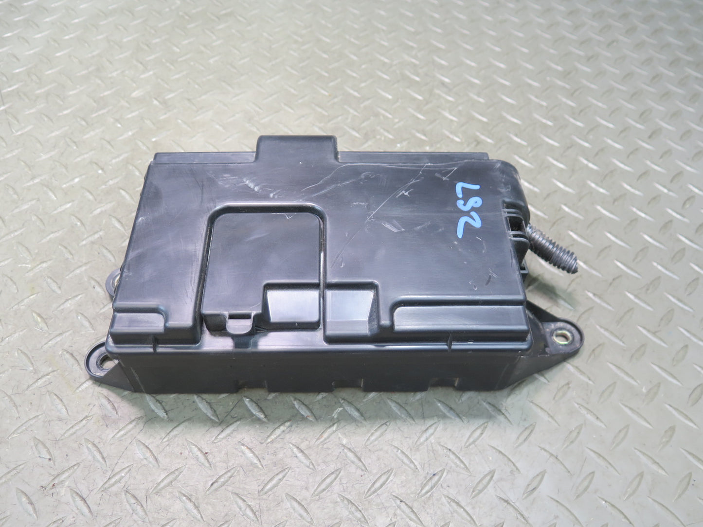 01-03 Lexus LS430 UCF30L Rear Trunk Junction Fuse Relay Box 82670-50072 OEM