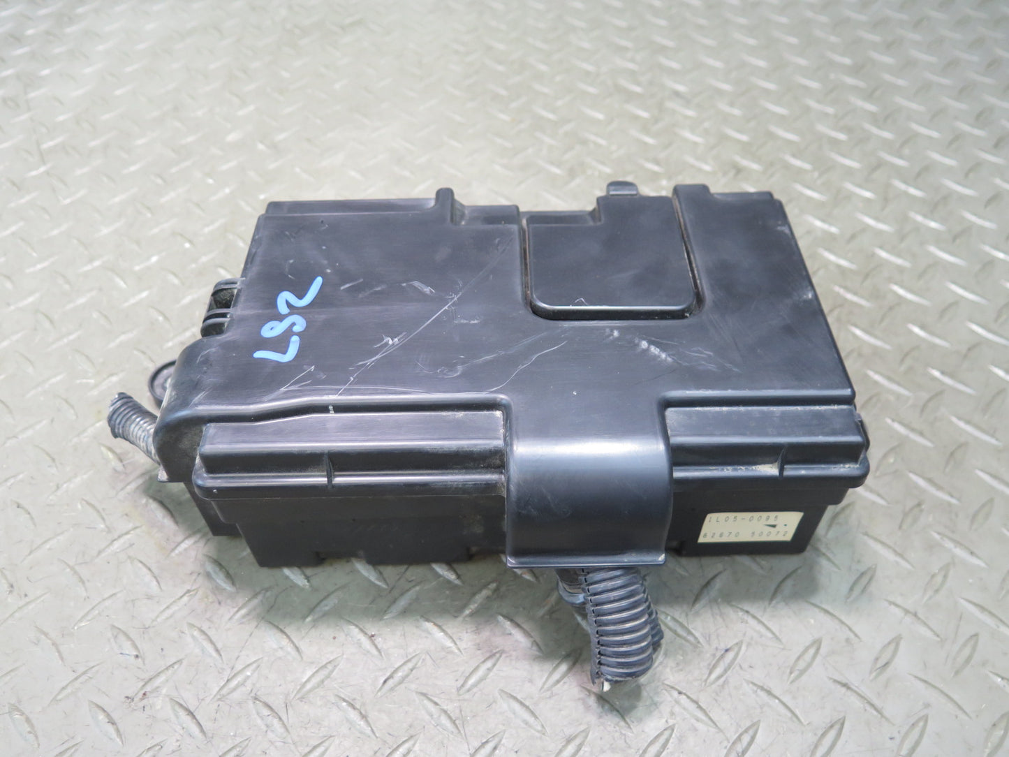 01-03 Lexus LS430 UCF30L Rear Trunk Junction Fuse Relay Box 82670-50072 OEM