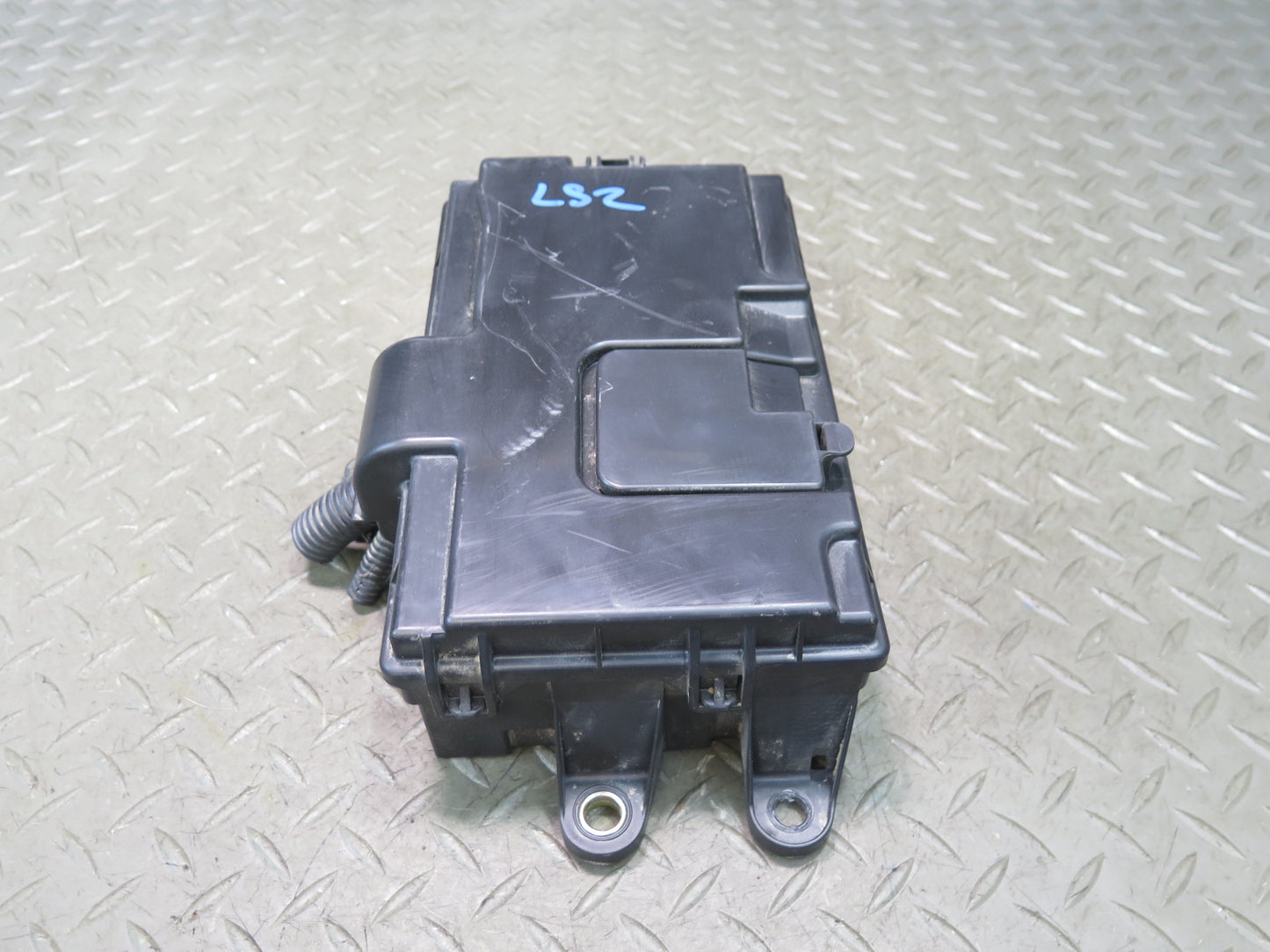 01-03 Lexus LS430 UCF30L Rear Trunk Junction Fuse Relay Box 82670-50072 OEM