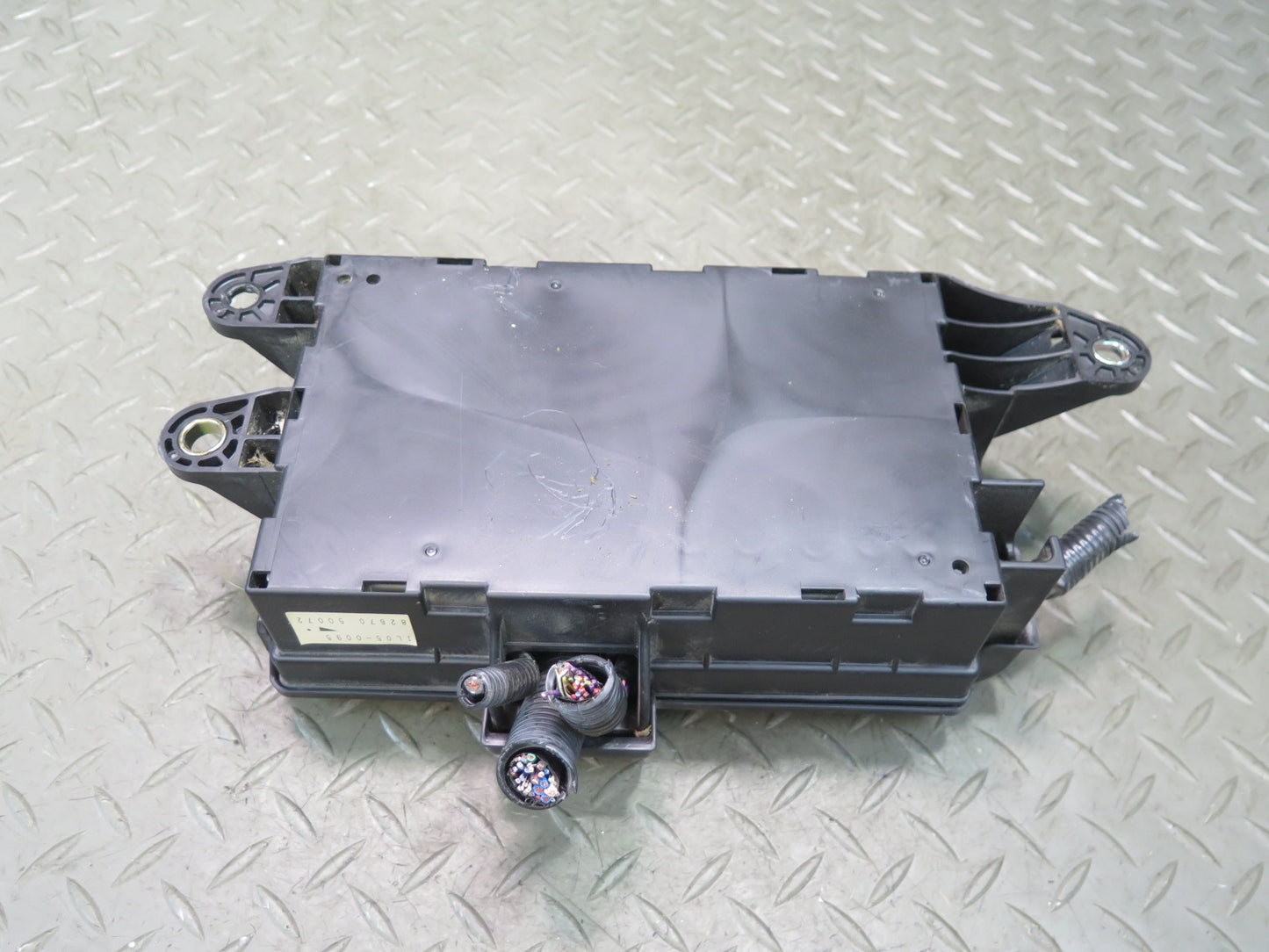 01-03 Lexus LS430 UCF30L Rear Trunk Junction Fuse Relay Box 82670-50072 OEM