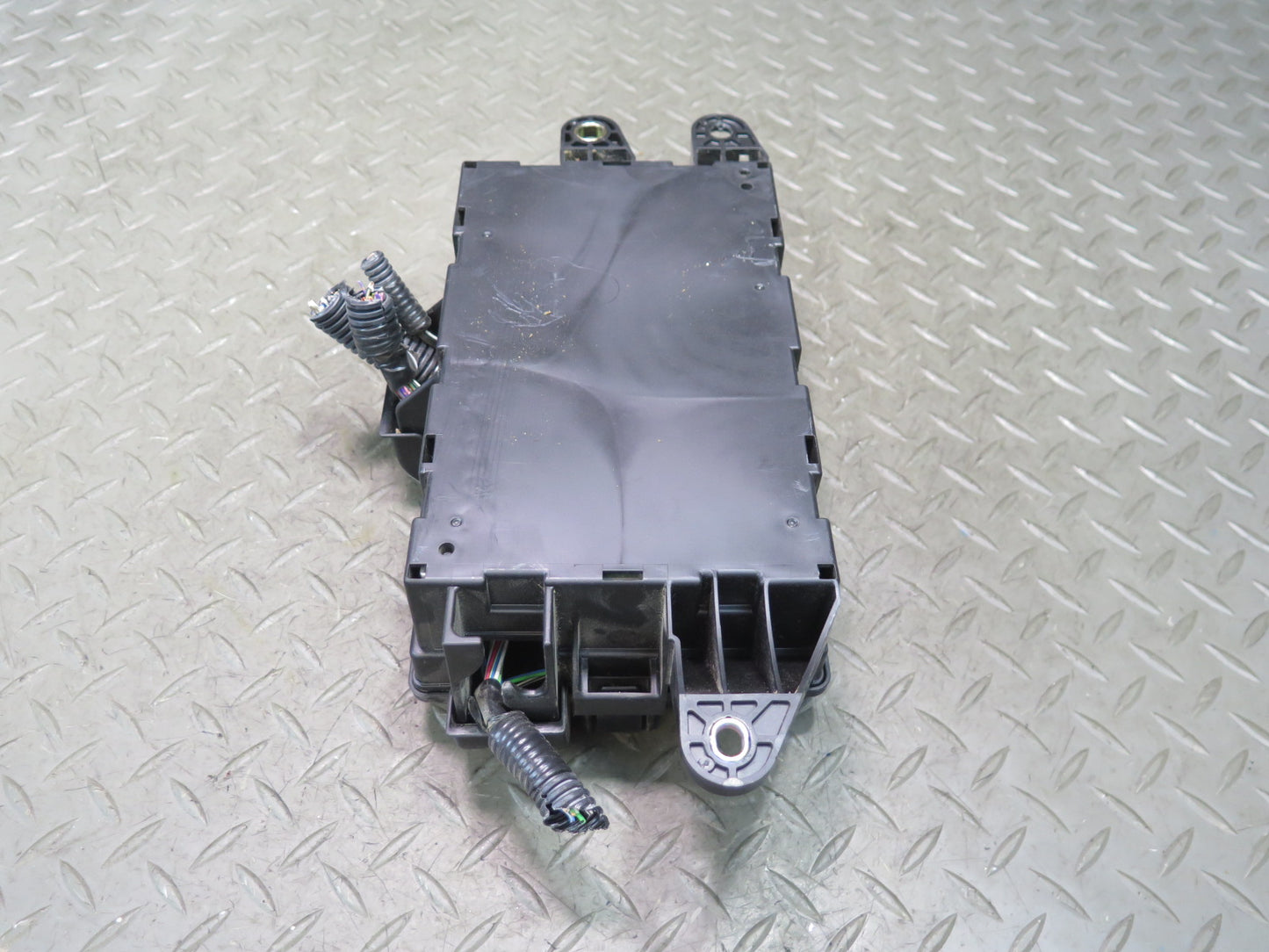 01-03 Lexus LS430 UCF30L Rear Trunk Junction Fuse Relay Box 82670-50072 OEM