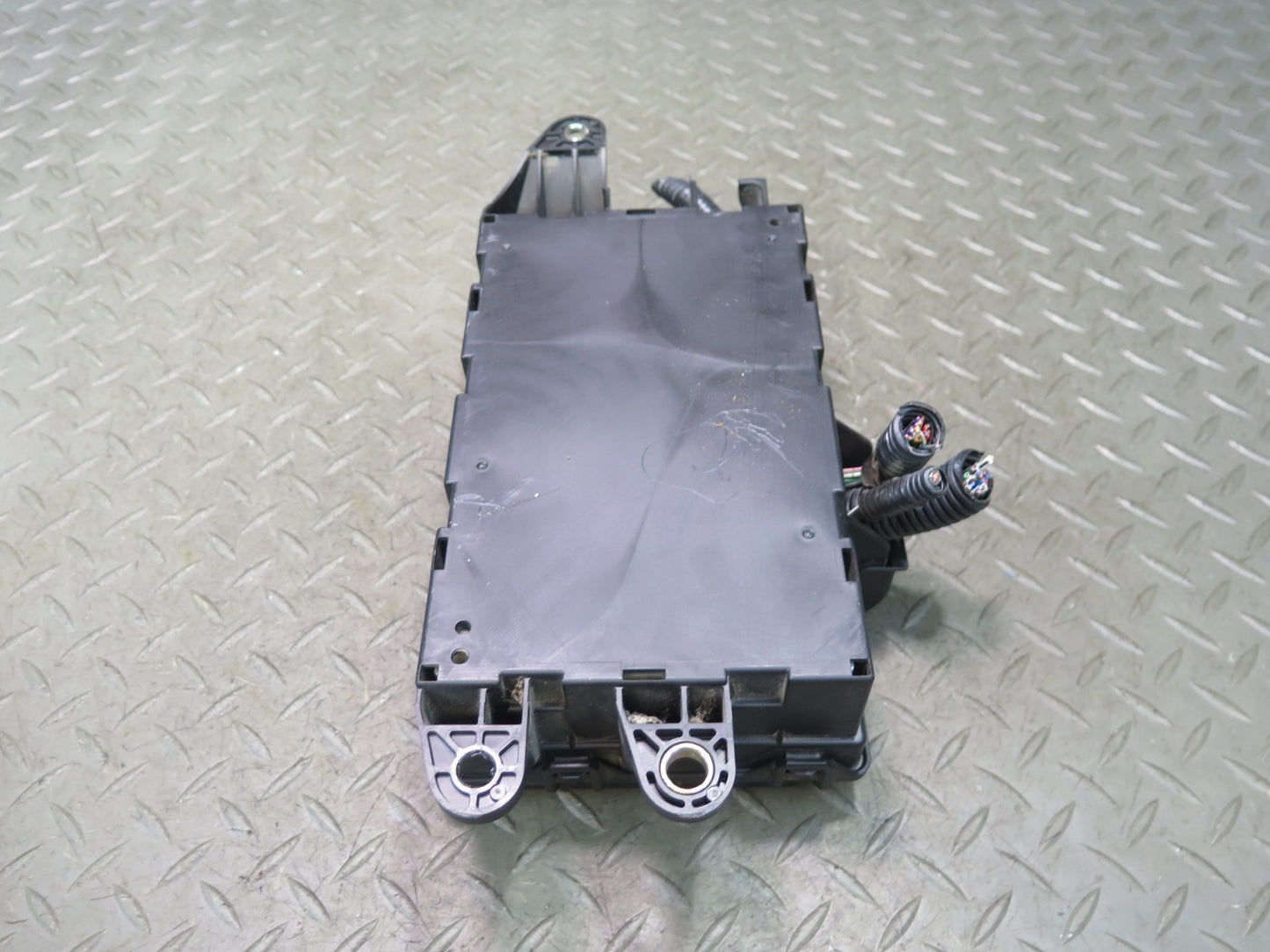 01-03 Lexus LS430 UCF30L Rear Trunk Junction Fuse Relay Box 82670-50072 OEM