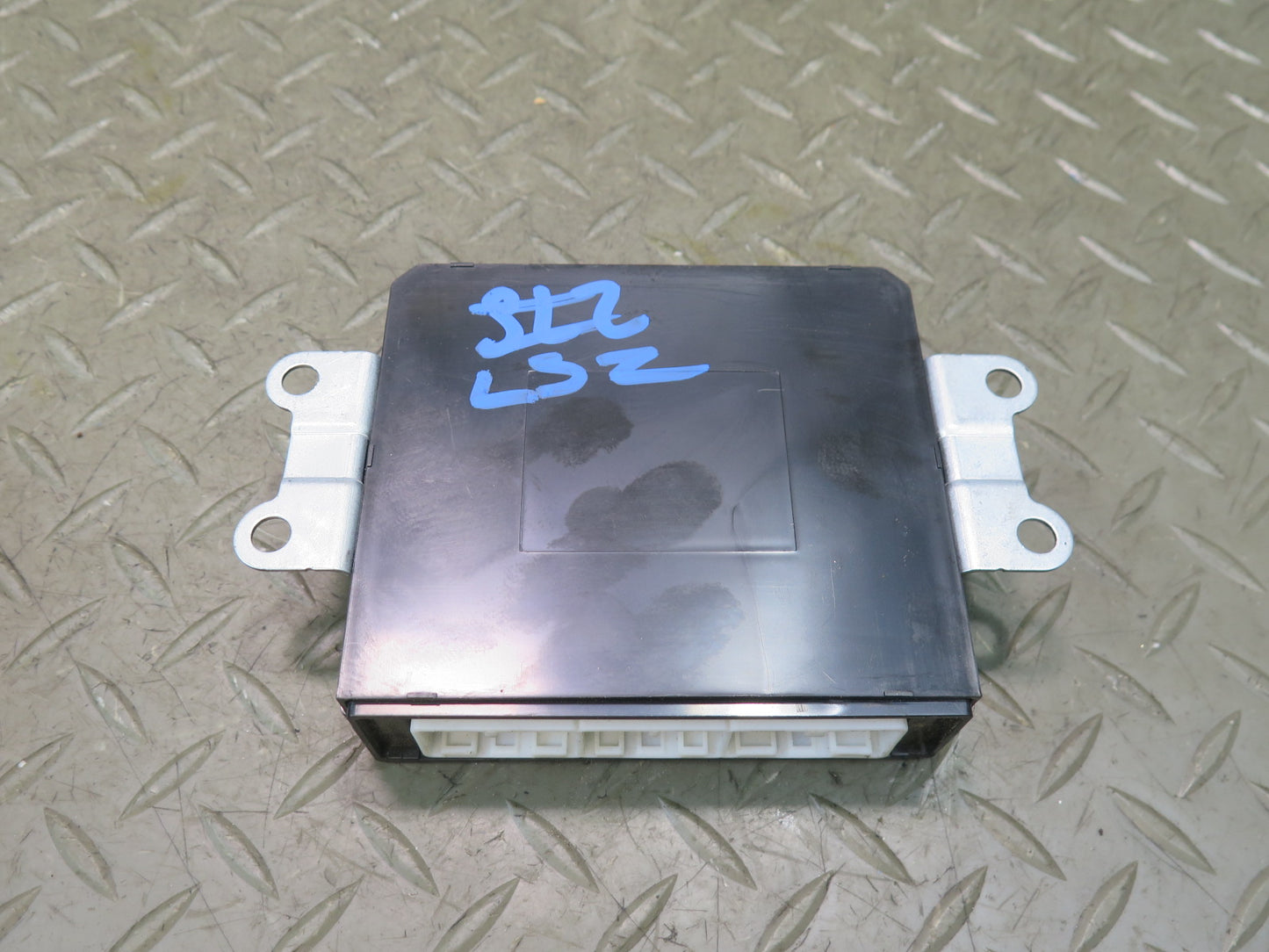 01-03 Lexus UCF30L LS430 Rear Door Multiplex Control Module 89224-50040 OEM