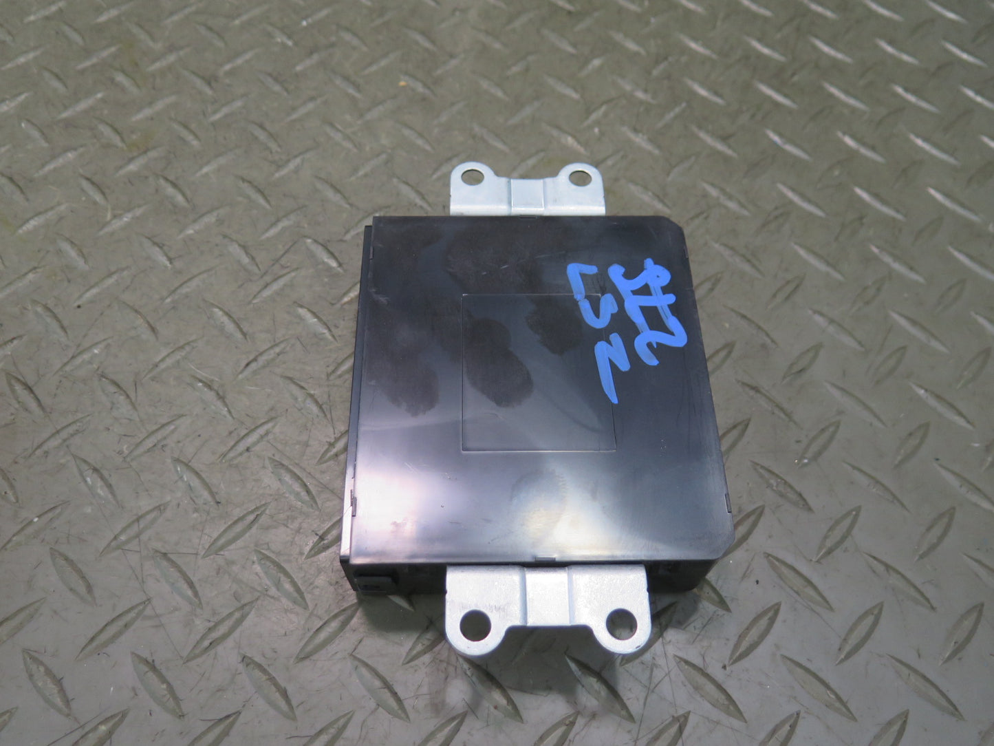 01-03 Lexus UCF30L LS430 Rear Door Multiplex Control Module 89224-50040 OEM