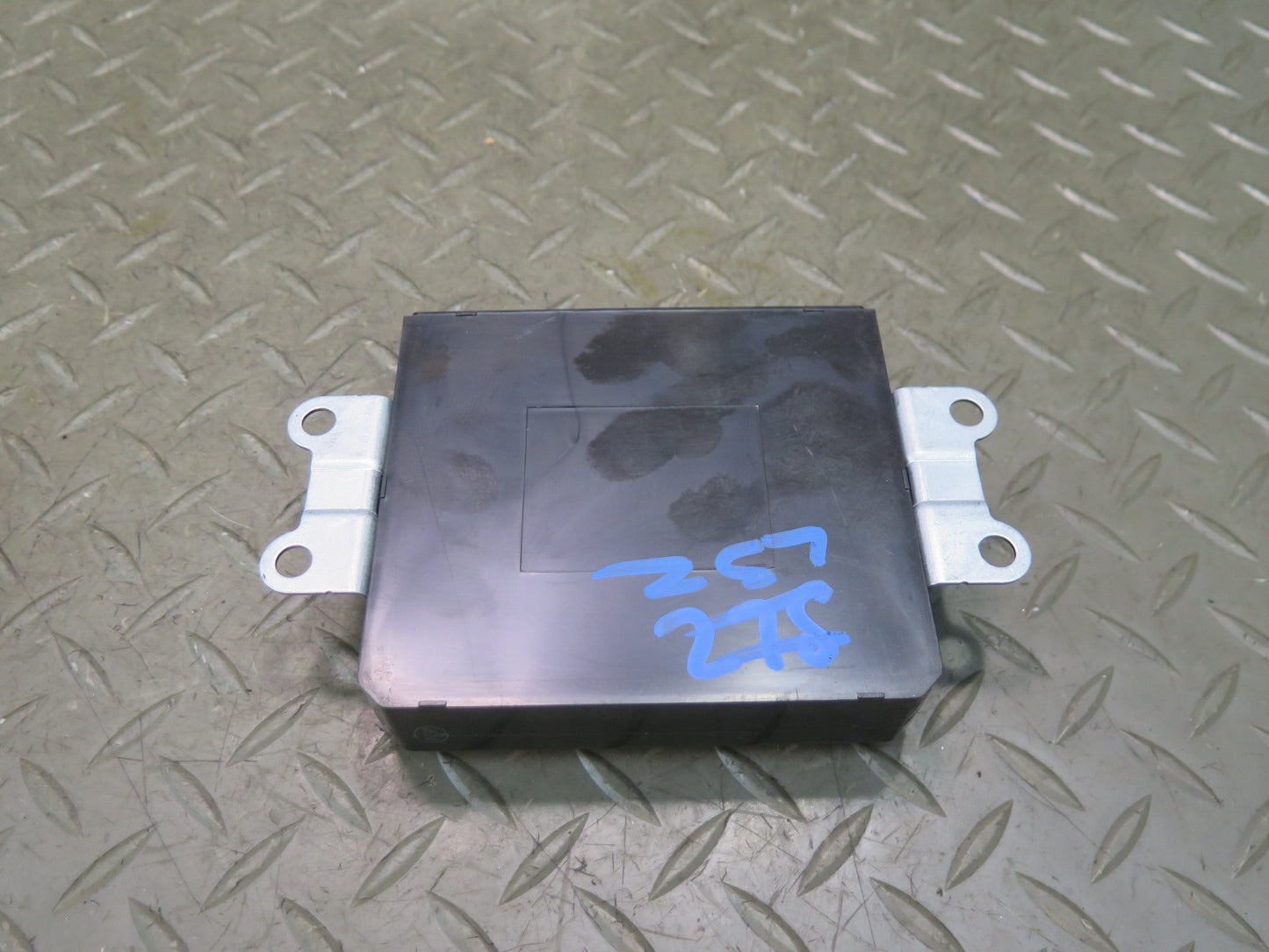 01-03 Lexus UCF30L LS430 Rear Door Multiplex Control Module 89224-50040 OEM