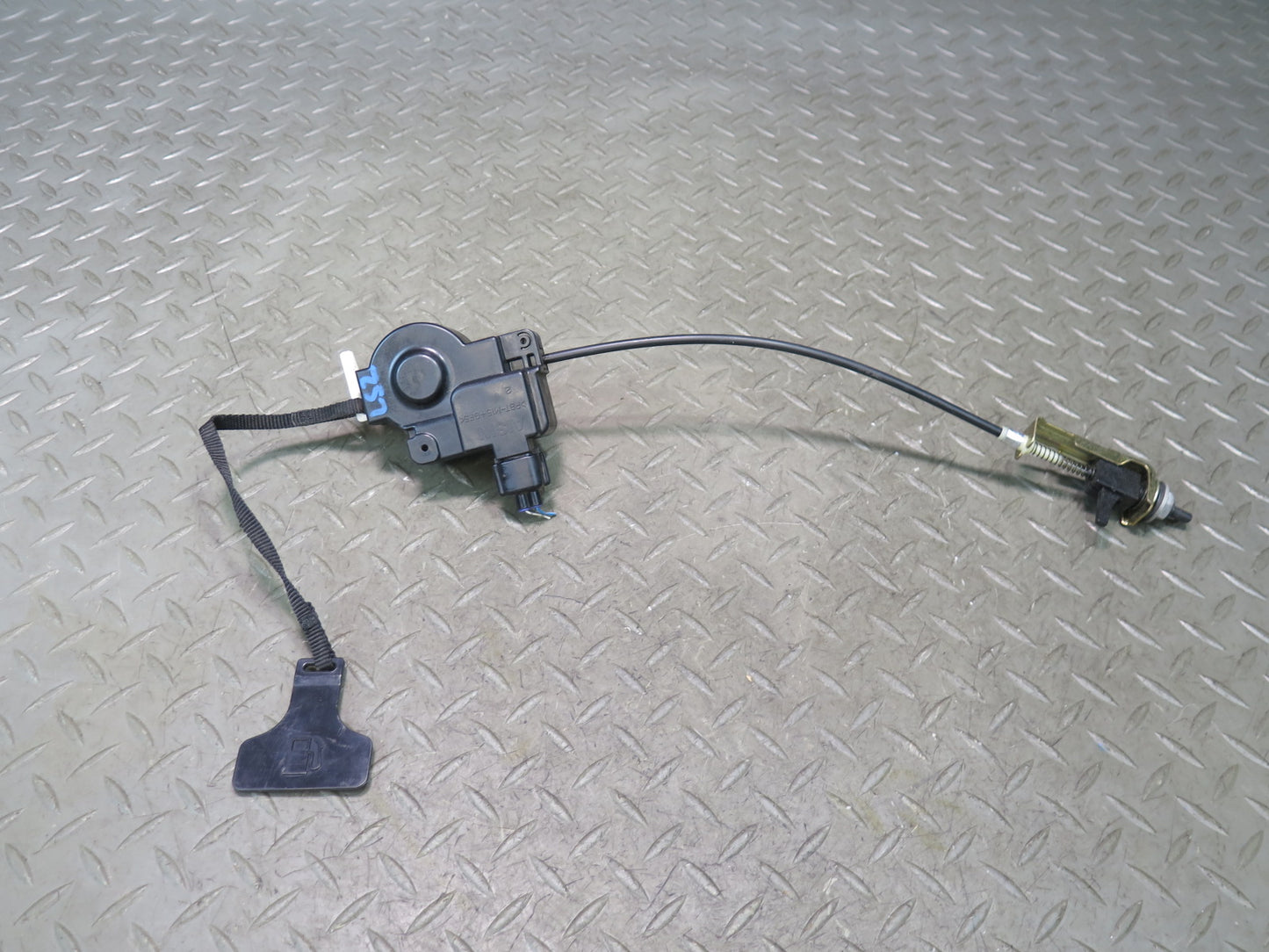 01-06 Lexus UCF30L LS430 Fuel Tank Filler Door Lid Actuator Motor OEM