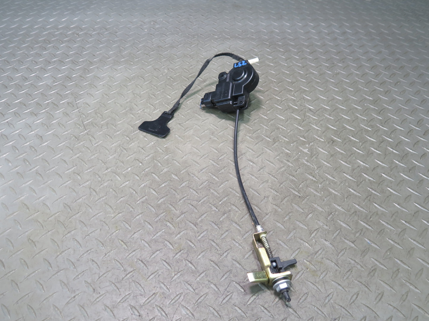 01-06 Lexus UCF30L LS430 Fuel Tank Filler Door Lid Actuator Motor OEM