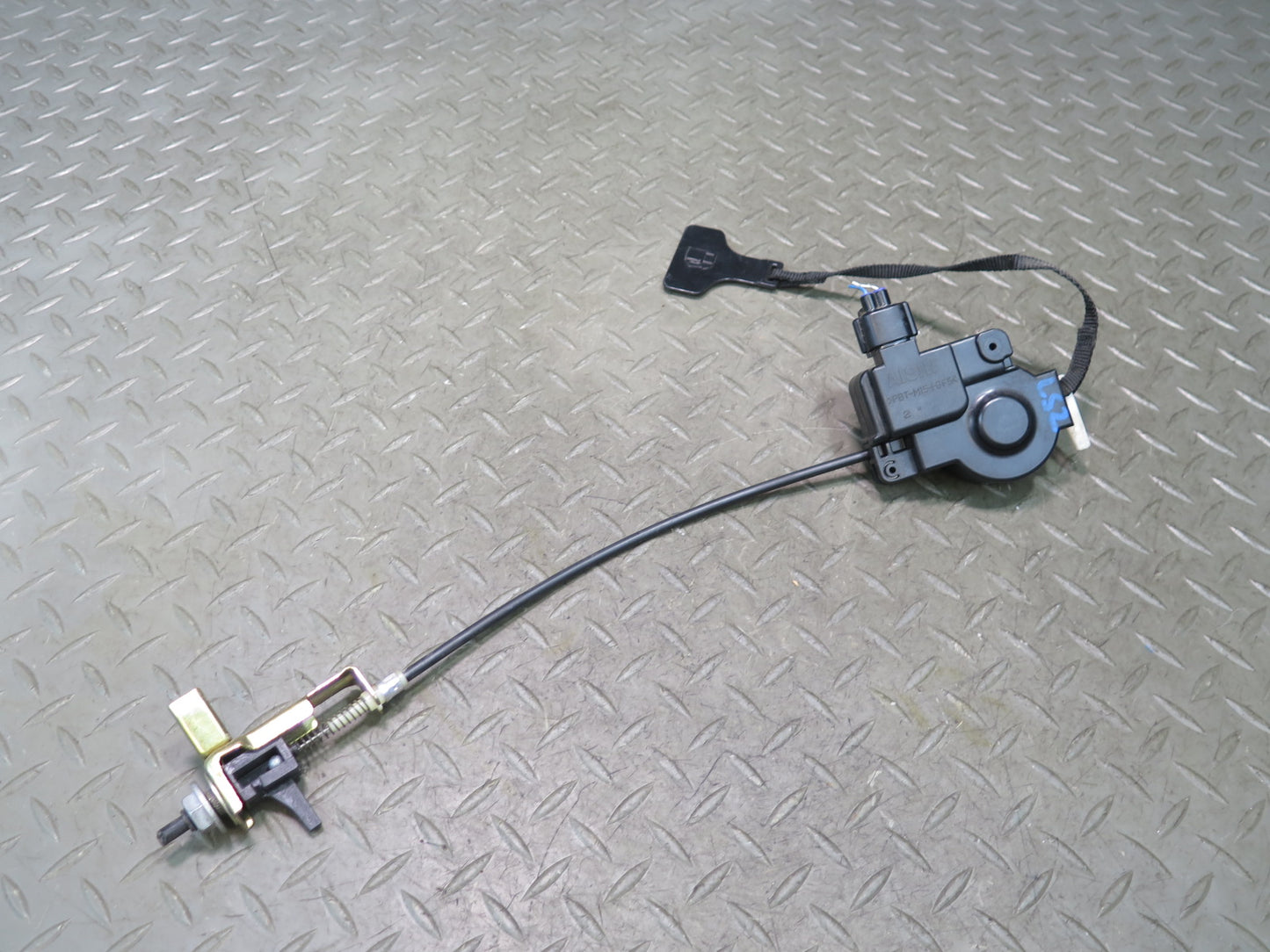 01-06 Lexus UCF30L LS430 Fuel Tank Filler Door Lid Actuator Motor OEM