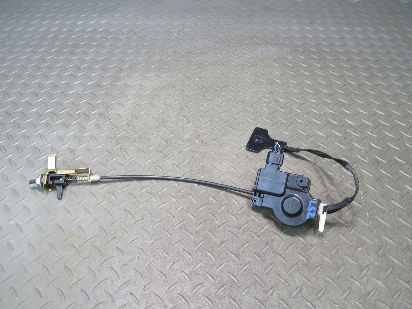 01-06 Lexus UCF30L LS430 Fuel Tank Filler Door Lid Actuator Motor OEM