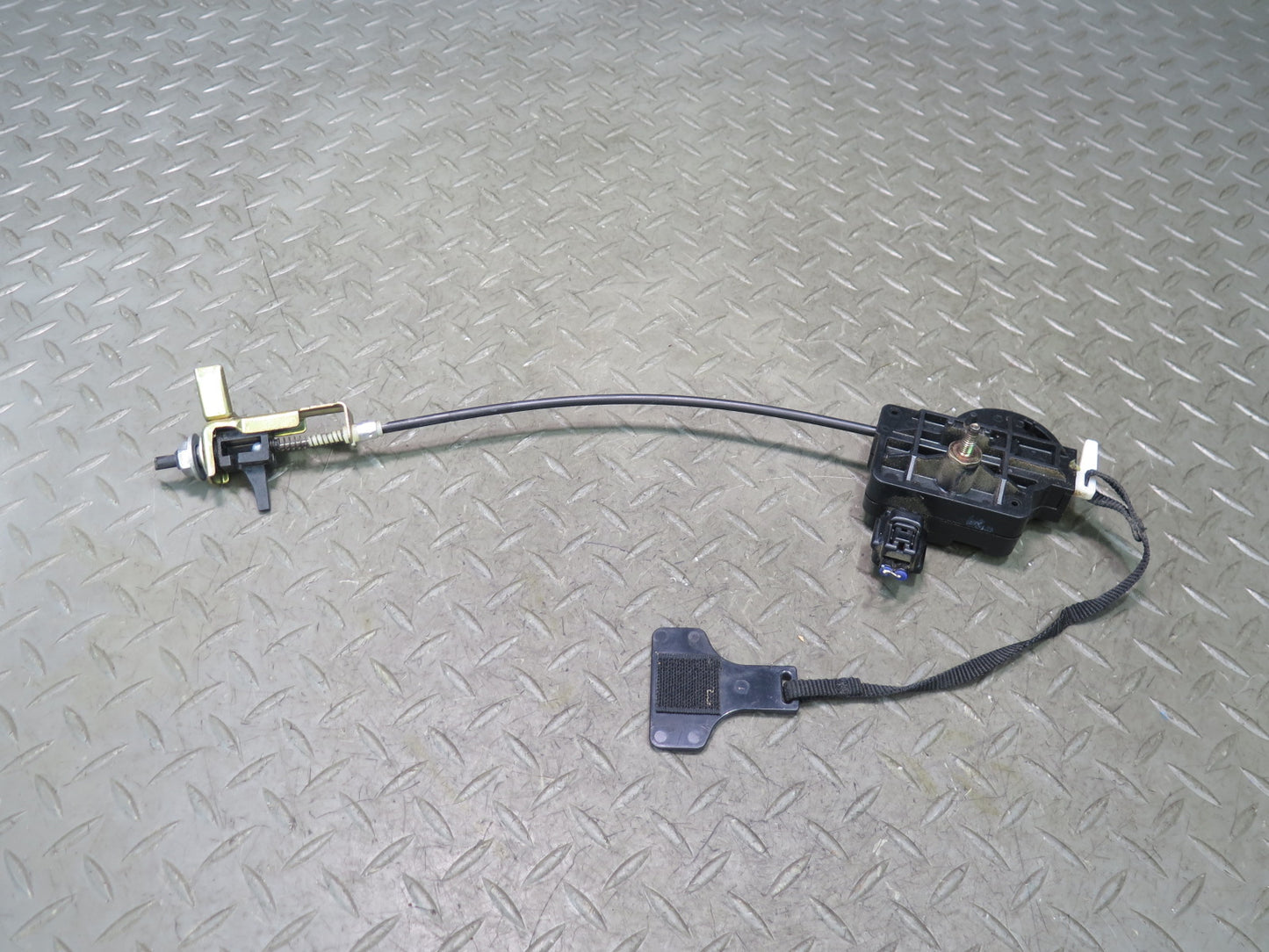 01-06 Lexus UCF30L LS430 Fuel Tank Filler Door Lid Actuator Motor OEM