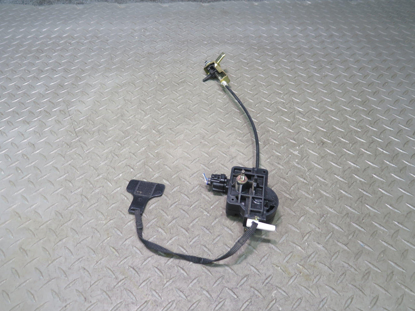 01-06 Lexus UCF30L LS430 Fuel Tank Filler Door Lid Actuator Motor OEM