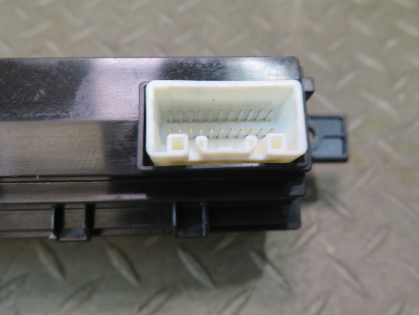 01-06 Lexus UCF30L LS430 Dash Heated Seat VSC Sun Shade Switch Panel OEM