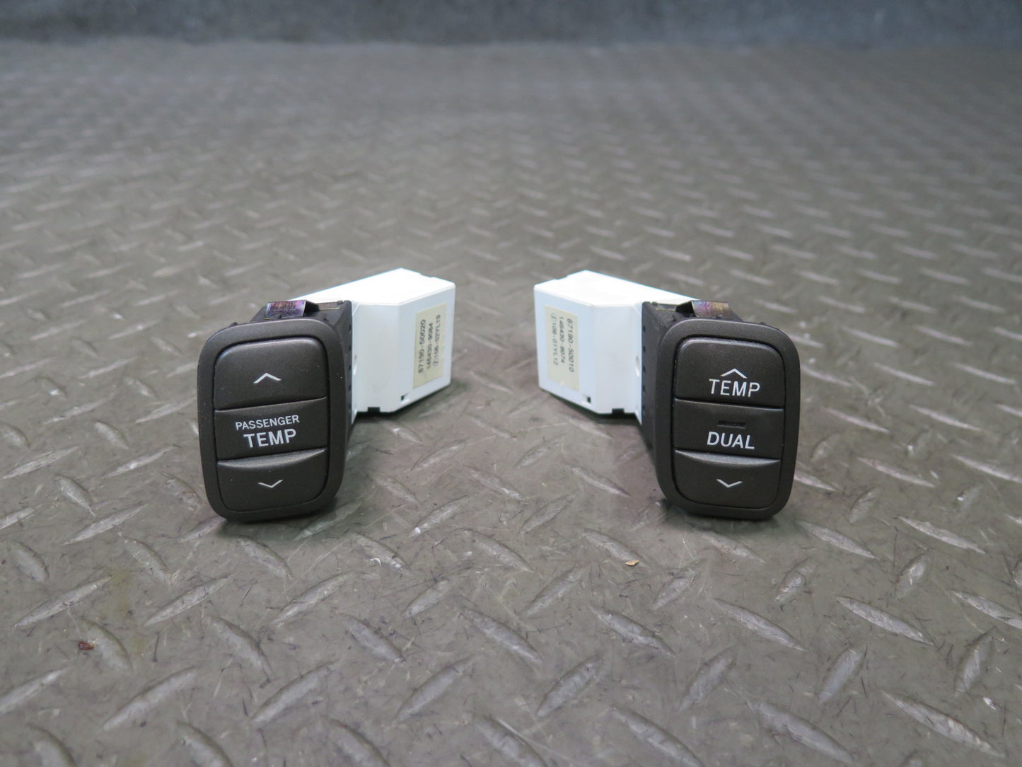 01-06 Lexus UCF30L LS430 Set of 2 Temperature Control Button Switch OEM