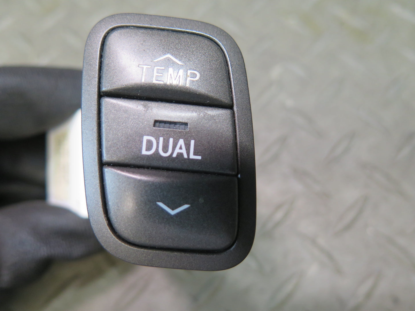 01-06 Lexus UCF30L LS430 Set of 2 Temperature Control Button Switch OEM