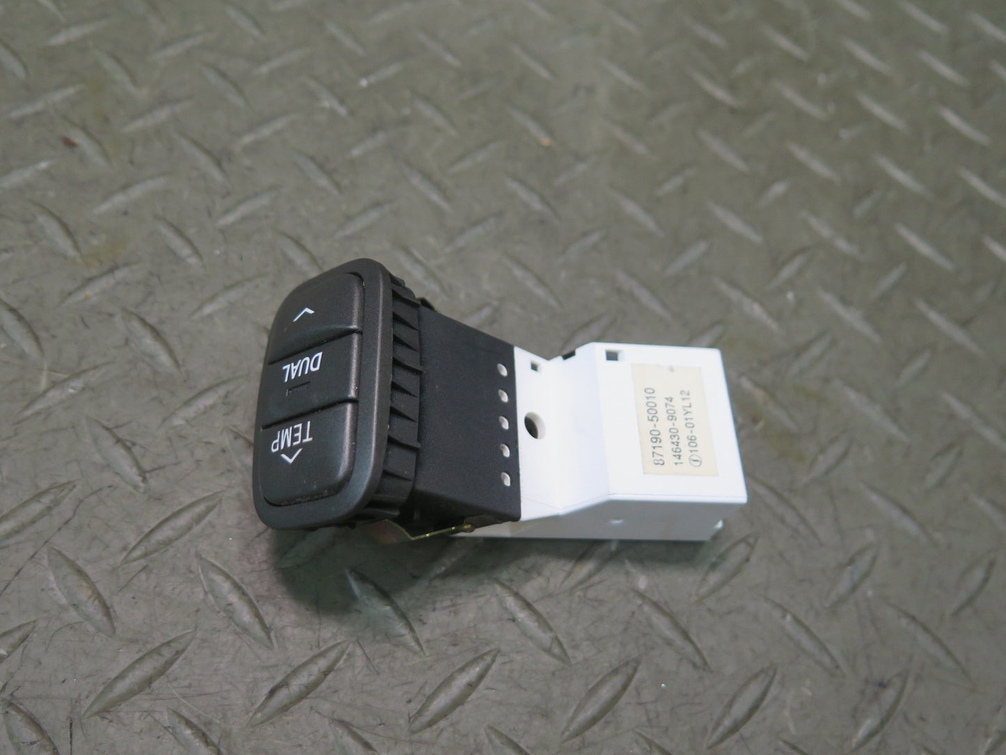 01-06 Lexus UCF30L LS430 Set of 2 Temperature Control Button Switch OEM