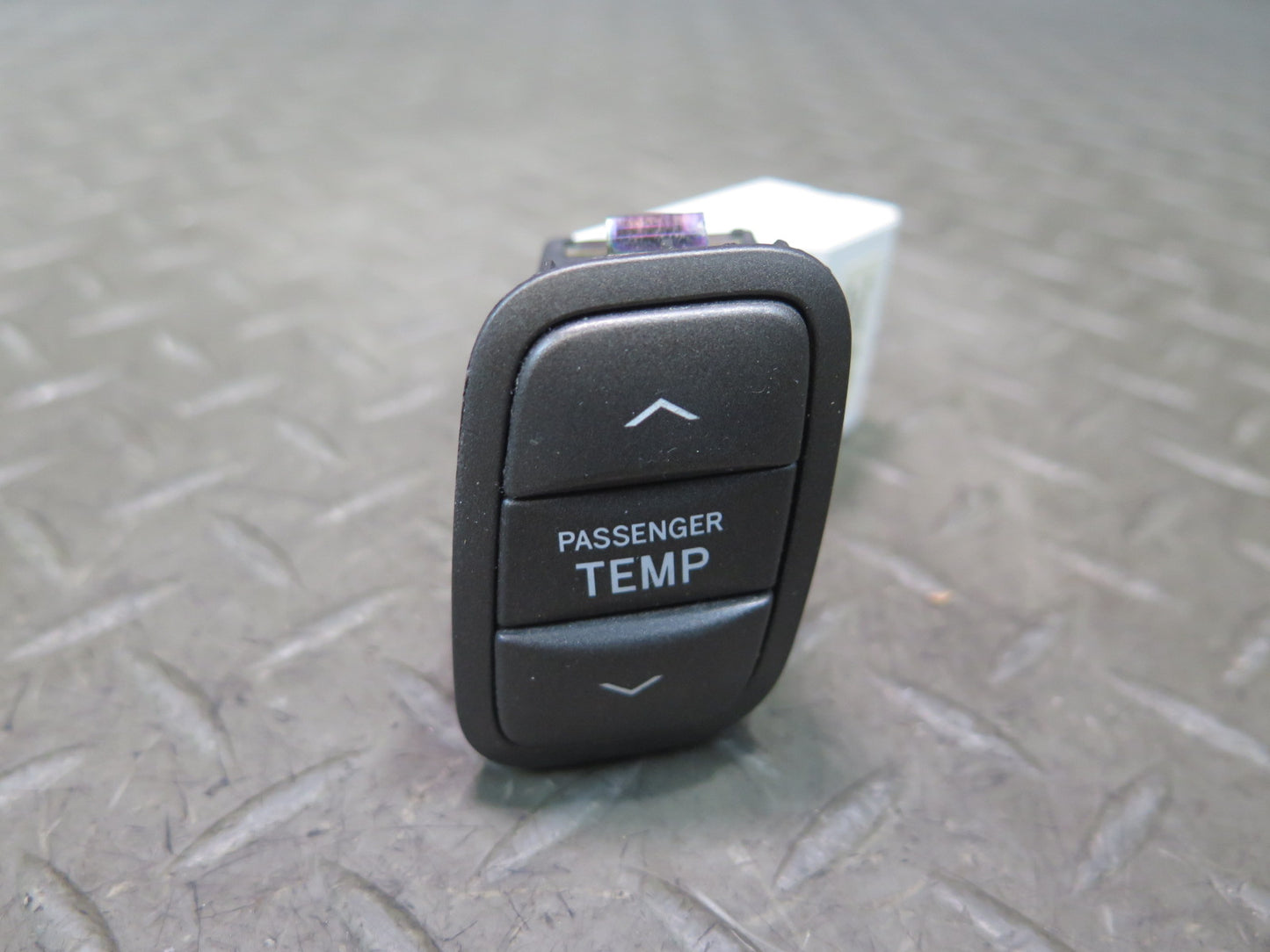 01-06 Lexus UCF30L LS430 Set of 2 Temperature Control Button Switch OEM