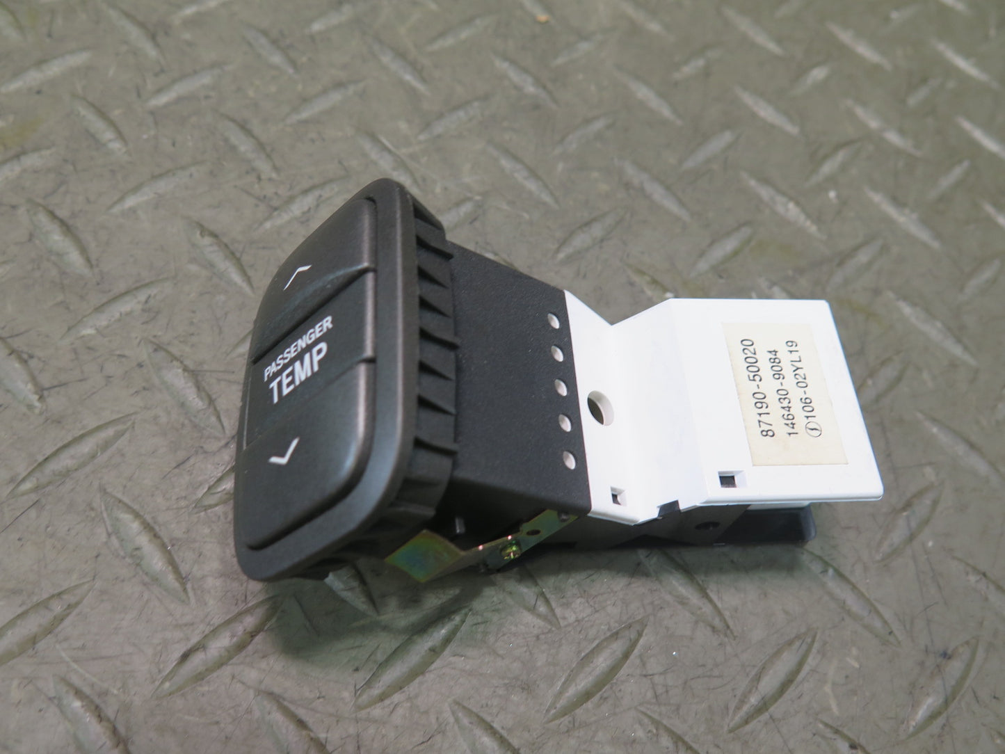 01-06 Lexus UCF30L LS430 Set of 2 Temperature Control Button Switch OEM