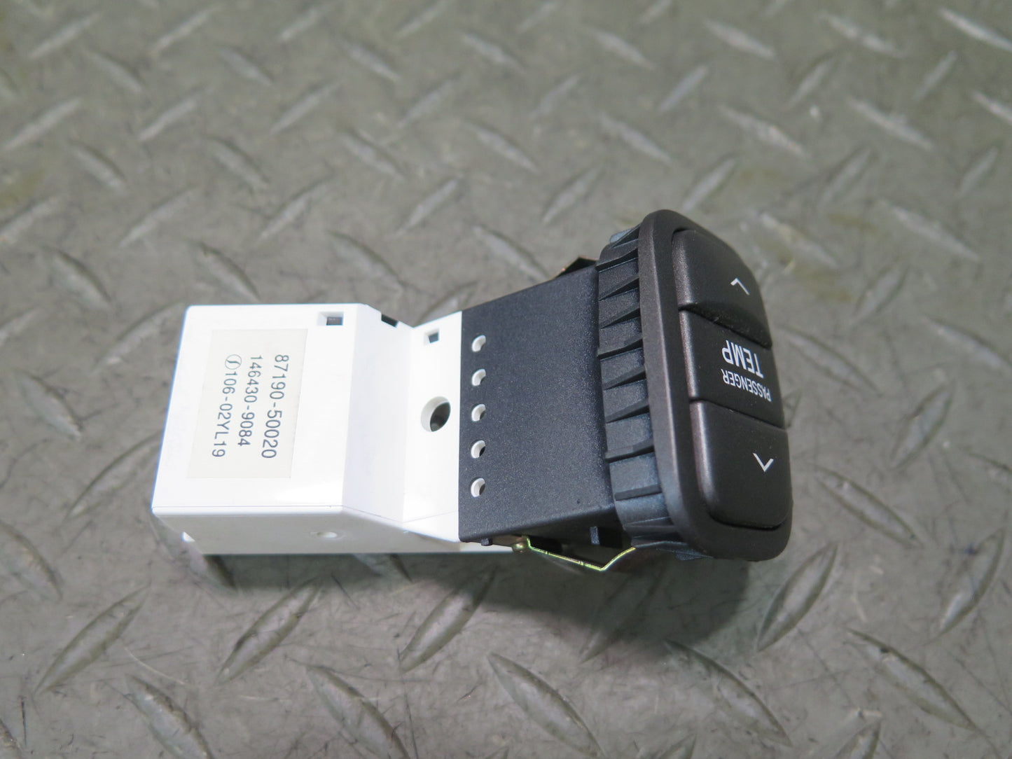 01-06 Lexus UCF30L LS430 Set of 2 Temperature Control Button Switch OEM