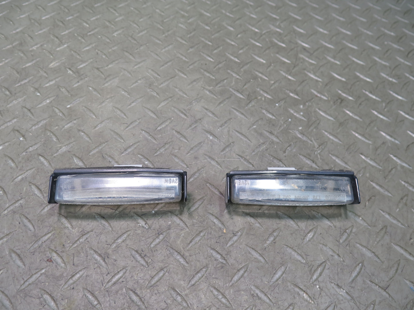 01-06 Lexus UCF30L LS430 Set of 2 Rear Trunk License Plate Light Lamp OEM