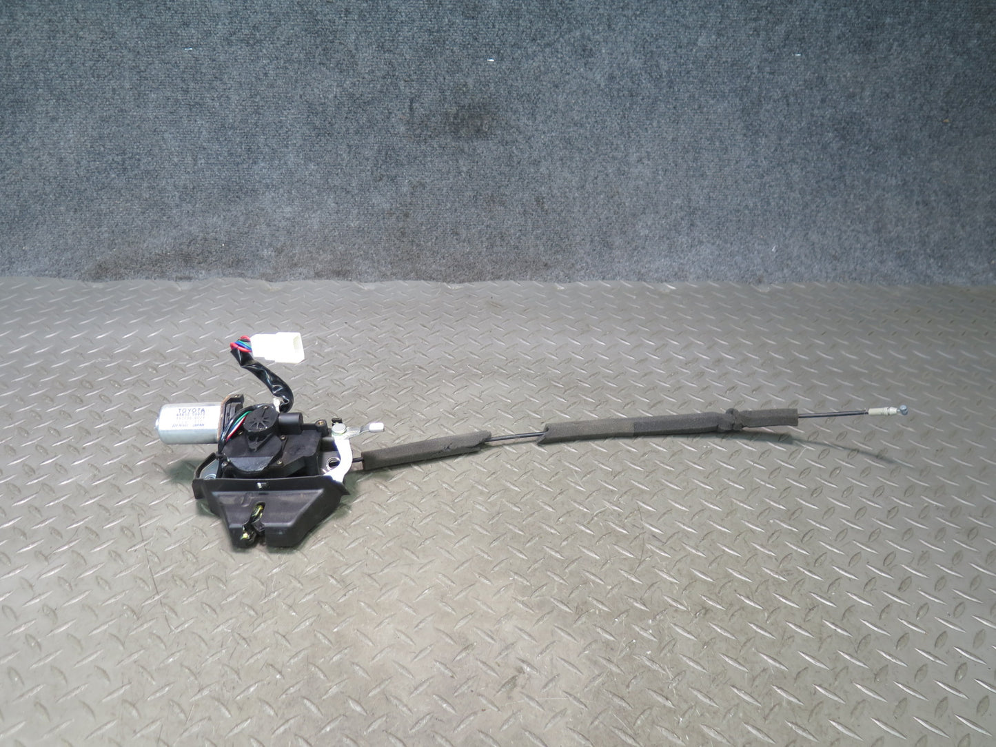 01-06 Lexus UCF30L LS430 Rear Trunk Deck Lid Lock Latch Actuator Motor OEM
