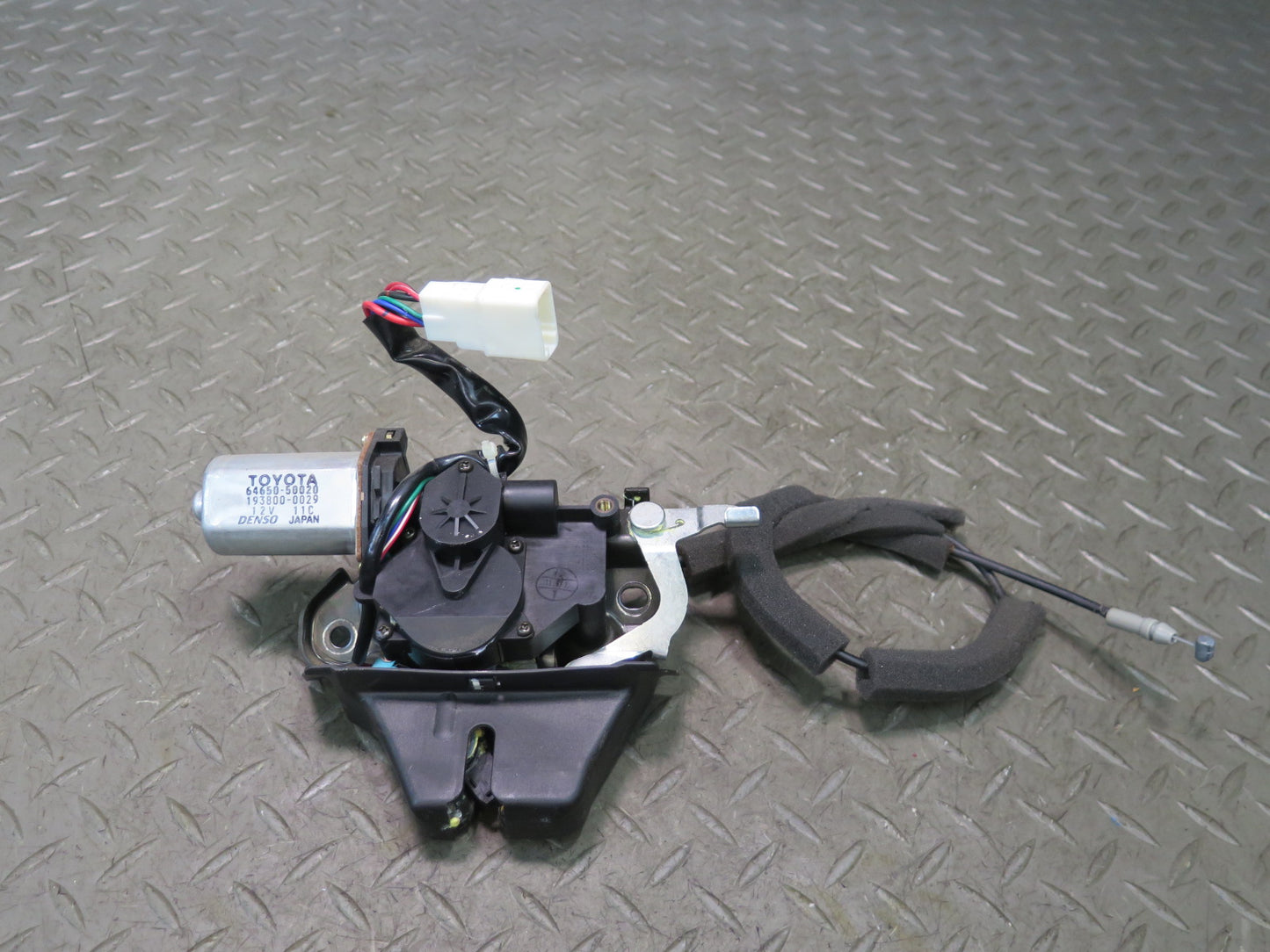 01-06 Lexus UCF30L LS430 Rear Trunk Deck Lid Lock Latch Actuator Motor OEM
