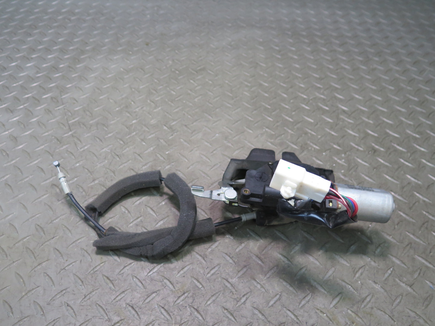01-06 Lexus UCF30L LS430 Rear Trunk Deck Lid Lock Latch Actuator Motor OEM