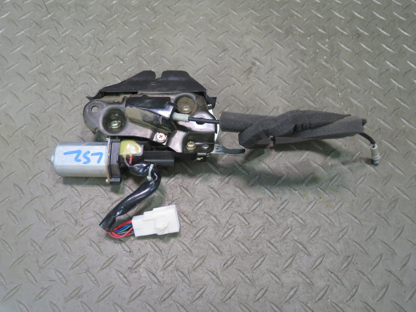01-06 Lexus UCF30L LS430 Rear Trunk Deck Lid Lock Latch Actuator Motor OEM