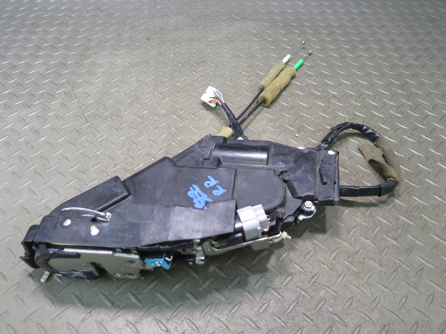 01-06 Lexus UCF30L LS430 Rear Right Door Lock Latch Actuator w Soft Close OEM