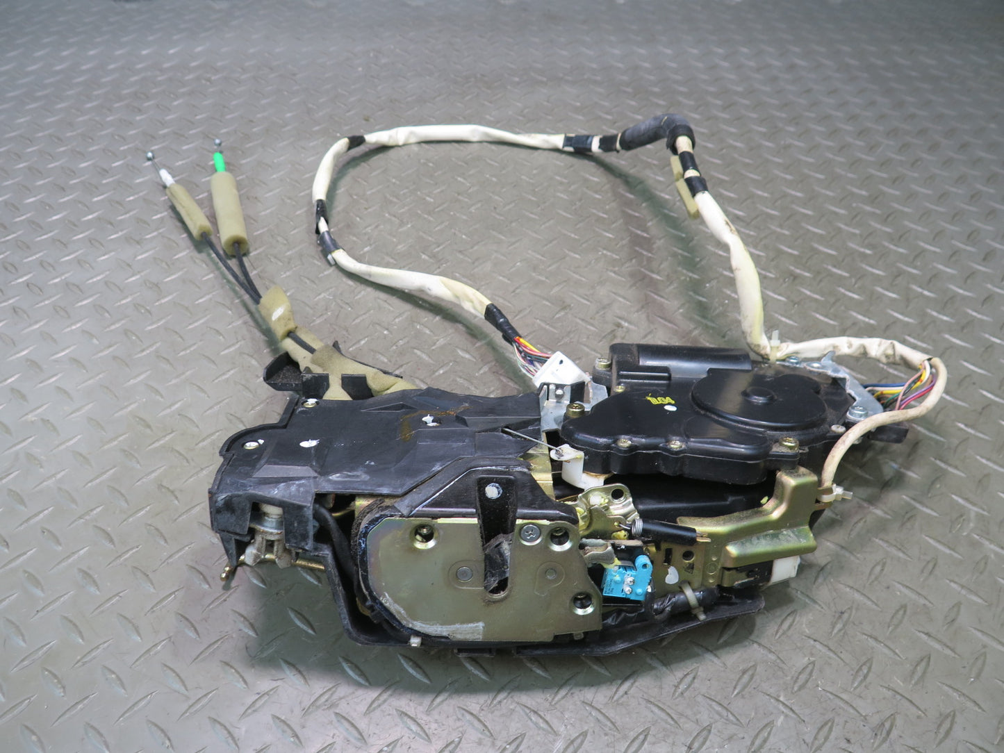 02-06 Lexus UCF30L LS430 Front Left Door Lock Latch Actuator w Soft Close OEM