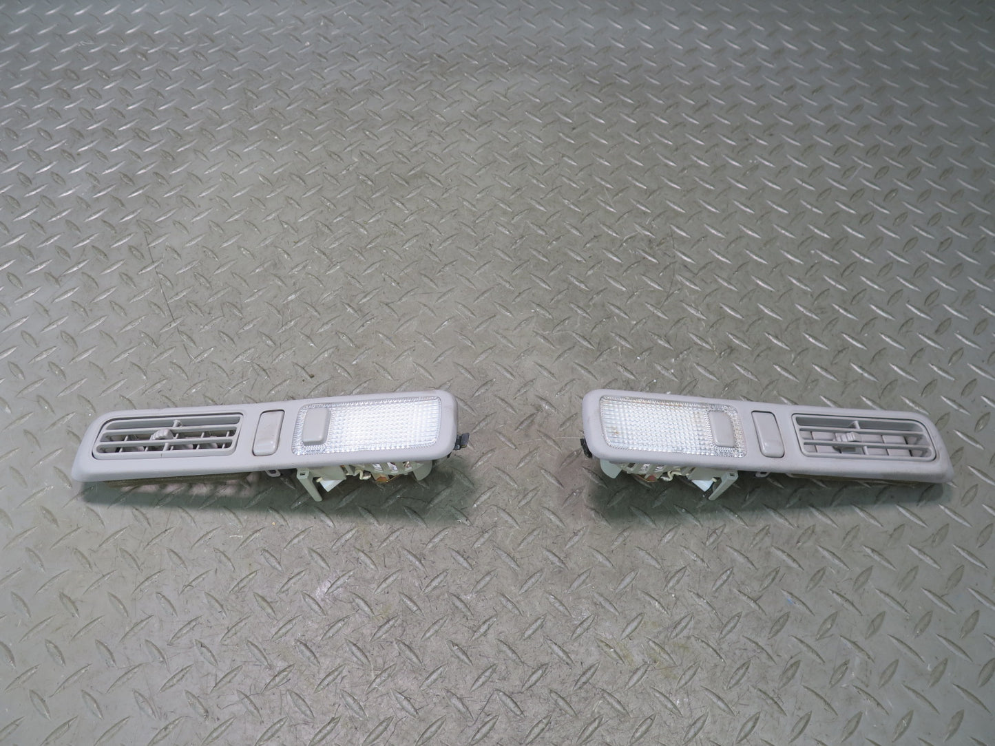 01-03 Lexus LS430 UCF30L Set of 2 Rear Left & Right Dome Light w Air Vent OEM