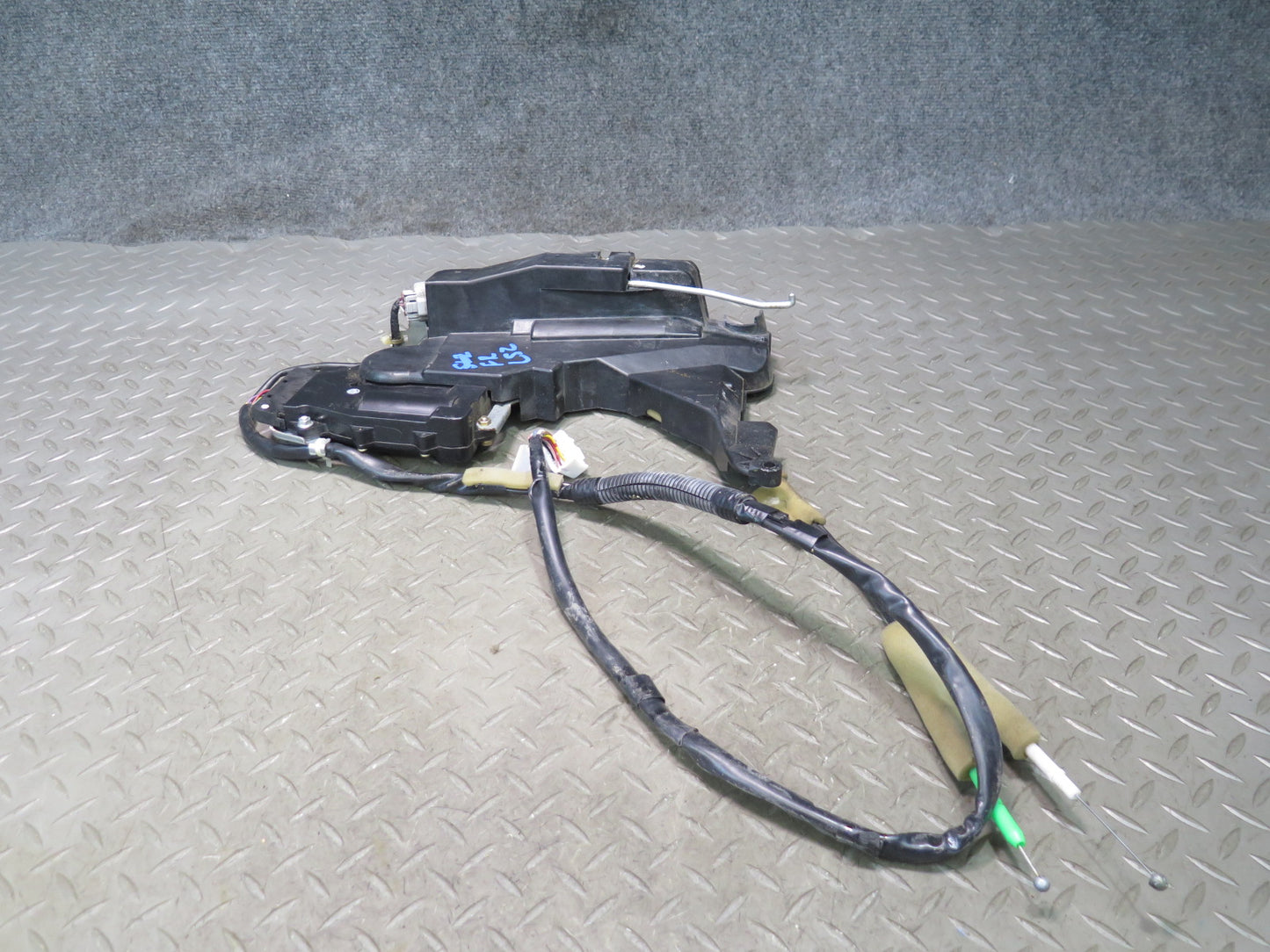 02-06 Lexus UCF30L LS430 Front Right Door Lock Latch Actuator w Soft Close OEM