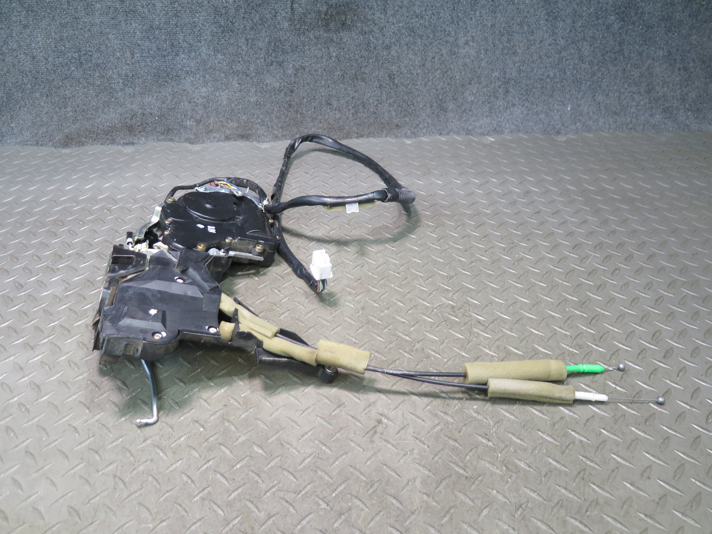 02-06 Lexus UCF30L LS430 Front Right Door Lock Latch Actuator w Soft Close OEM