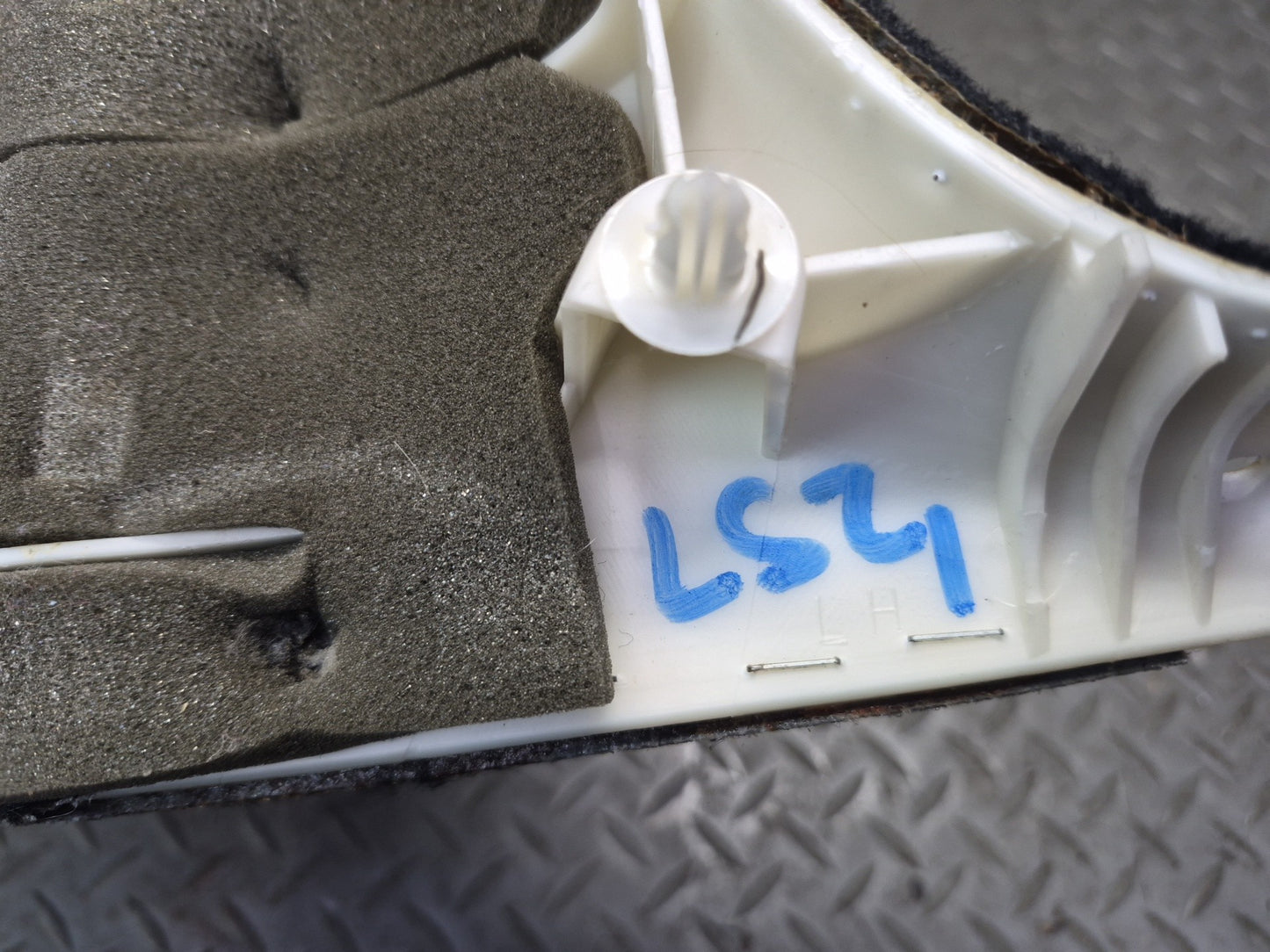 01-03 Lexus UCF30L LS430 Center Left & Right Lower B Pillar Trim Cover Panel OEM