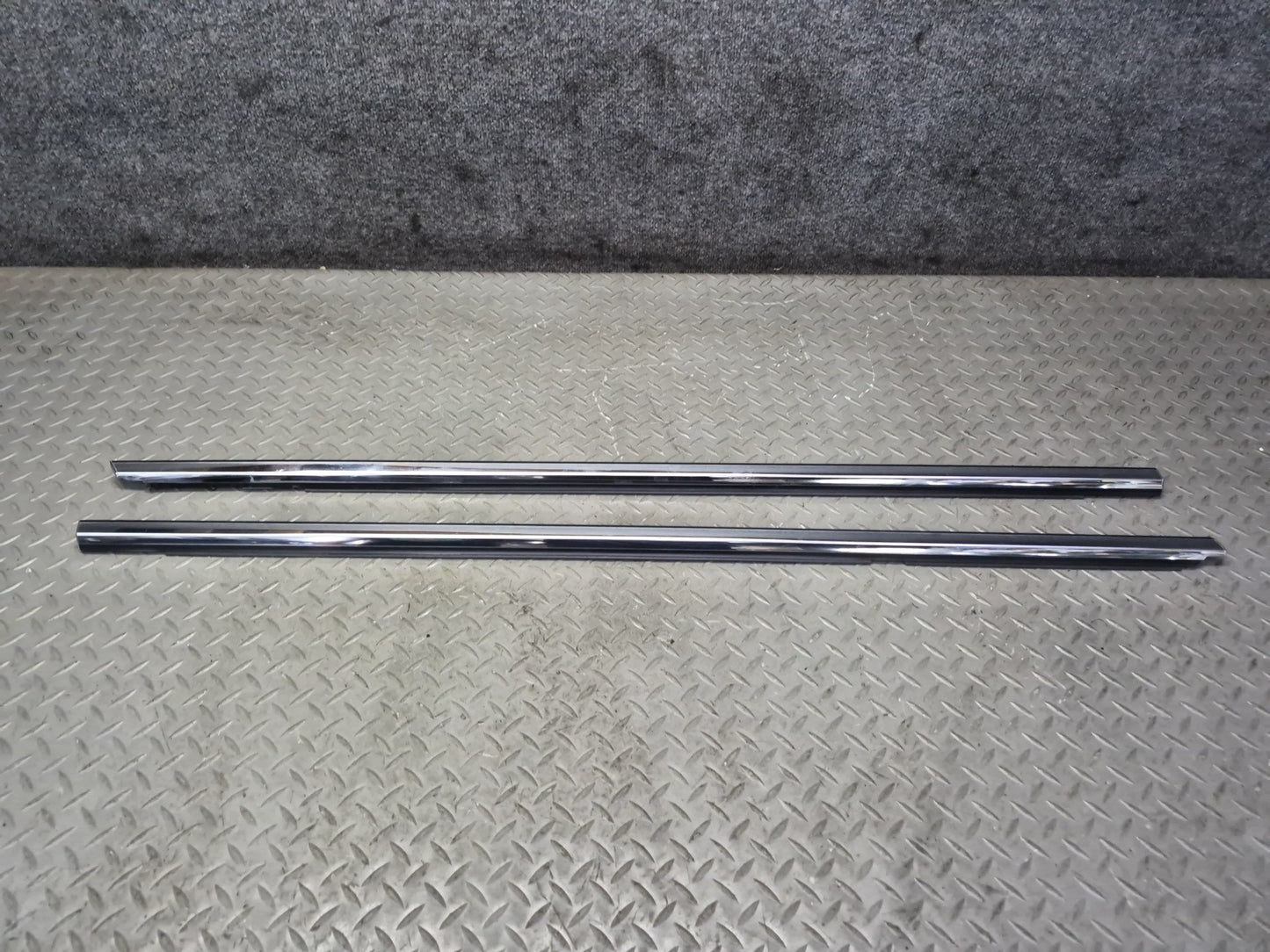 01-06 Lexus UCF30L LS430 Front Right & Left Door Weatherstrip Molding OEM
